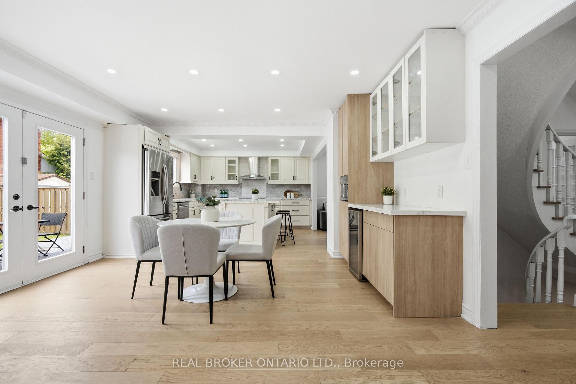 Photo 8 of 94 Roxana Avenue, Vaughan, West Woodbridge — HOMEH