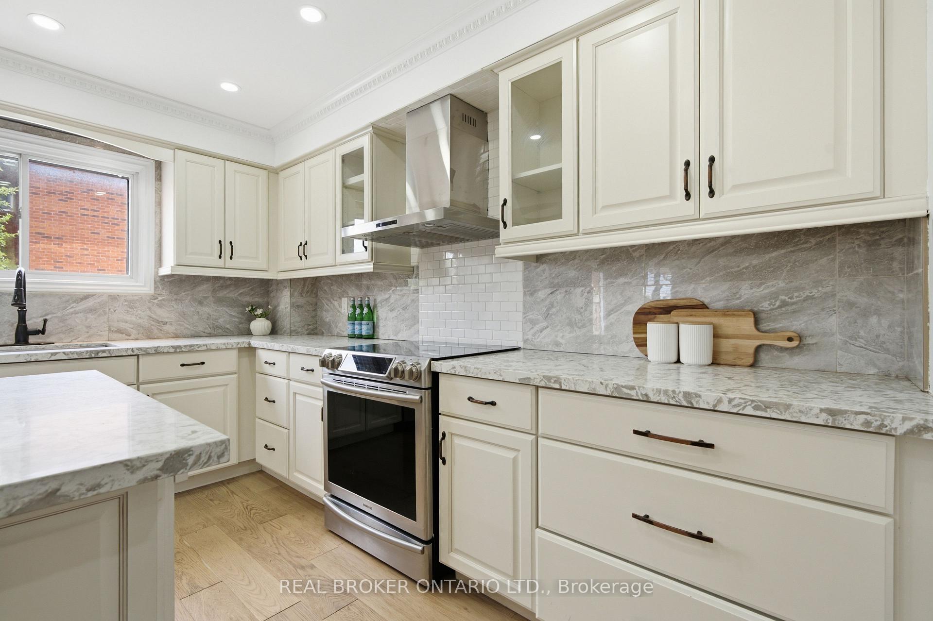 Photo 15 of 94 Roxana Avenue, Vaughan, West Woodbridge — HOMEH