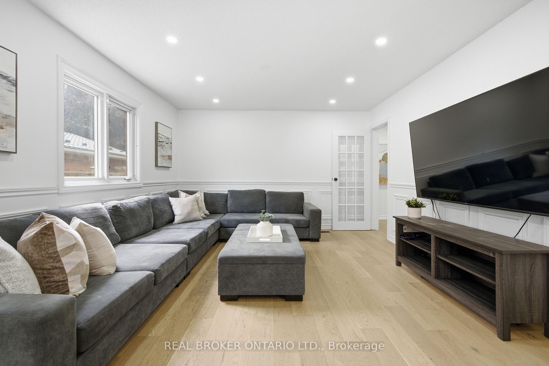 Photo 17 of 94 Roxana Avenue, Vaughan, West Woodbridge — HOMEH