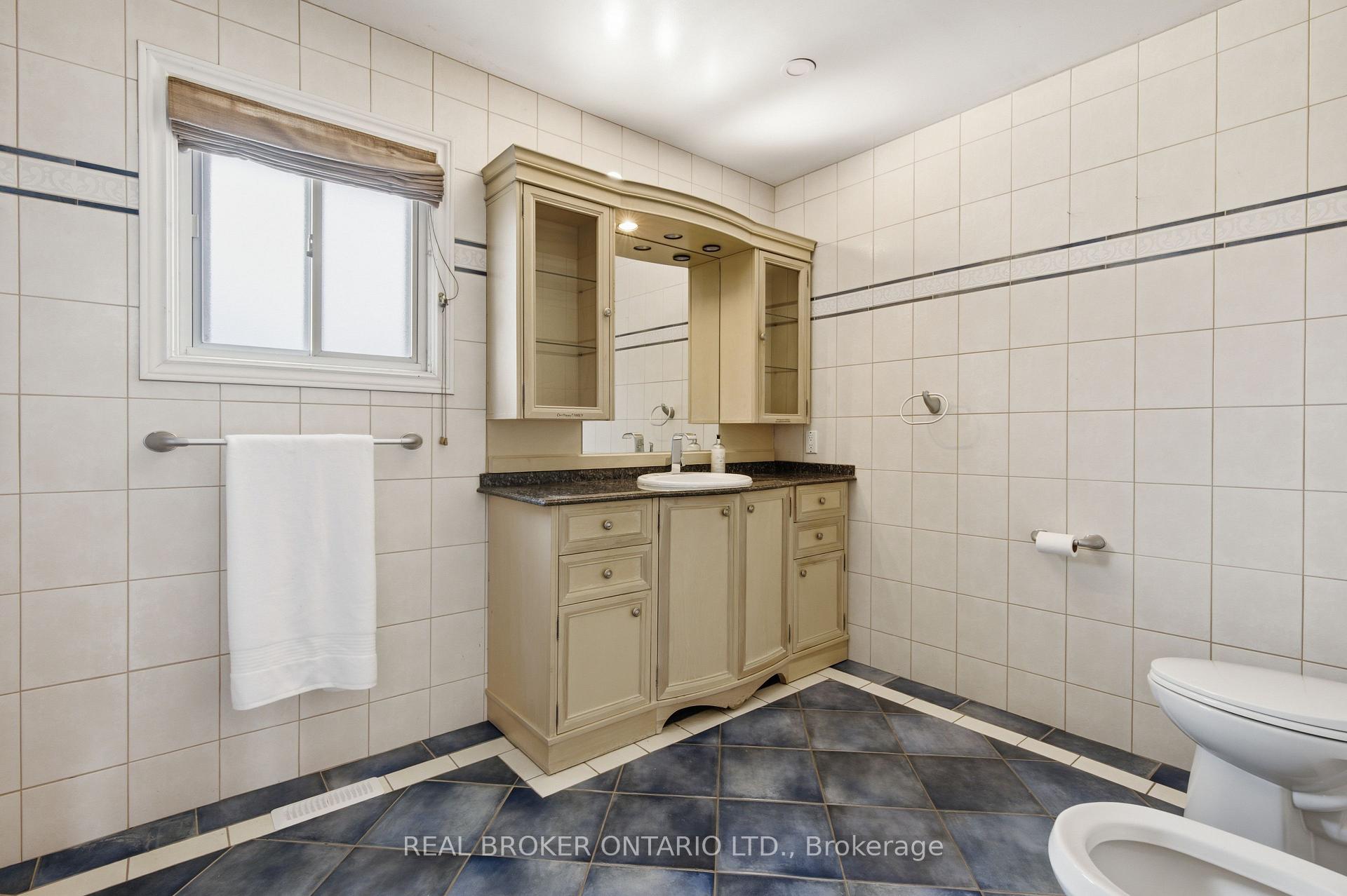 Photo 23 of 94 Roxana Avenue, Vaughan, West Woodbridge — HOMEH