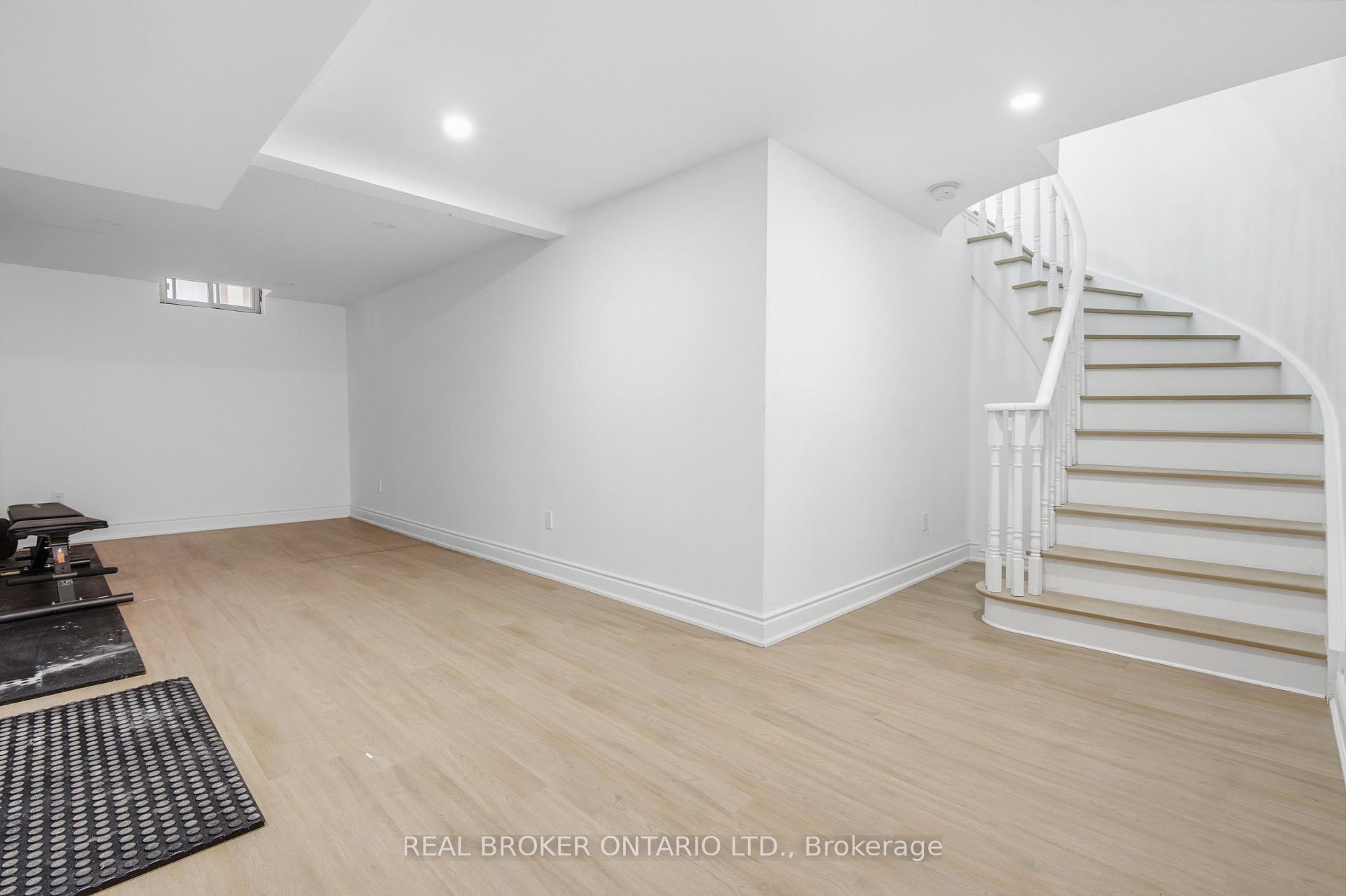 Photo 34 of 94 Roxana Avenue, Vaughan, West Woodbridge — HOMEH