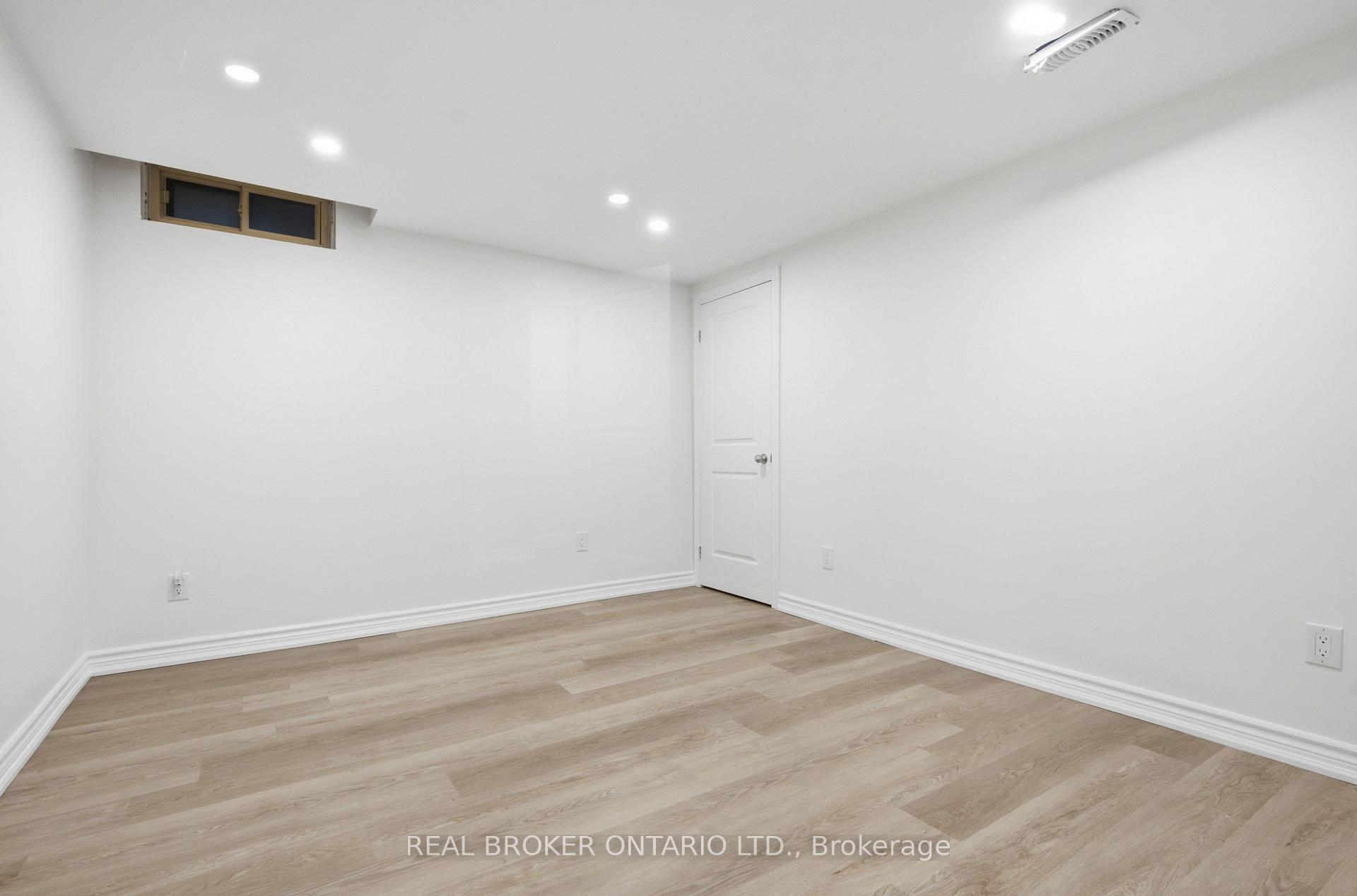 Photo 39 of 94 Roxana Avenue, Vaughan, West Woodbridge — HOMEH