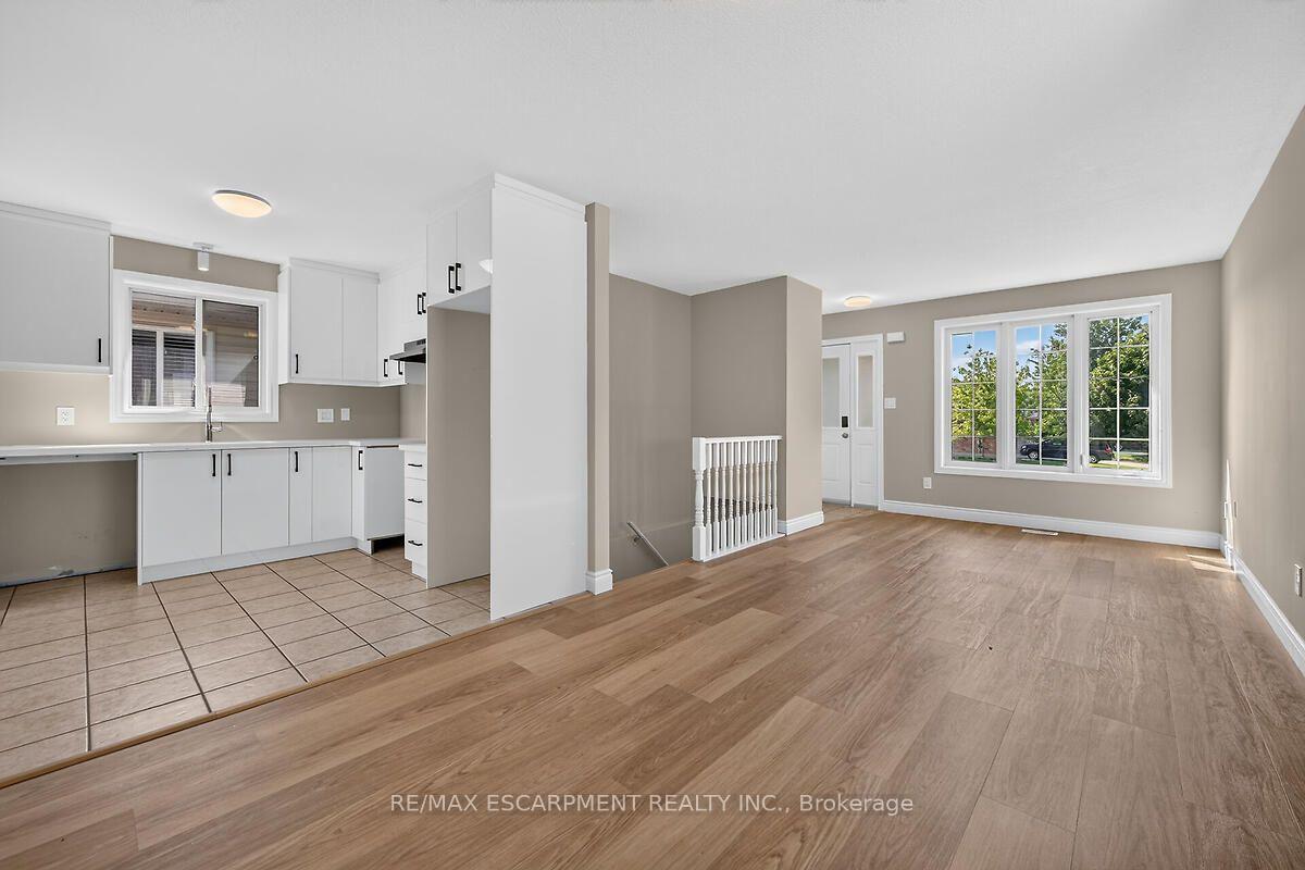 Photo 10 of 83 Marion Street, Hamilton, Mount Hope — HOMEH