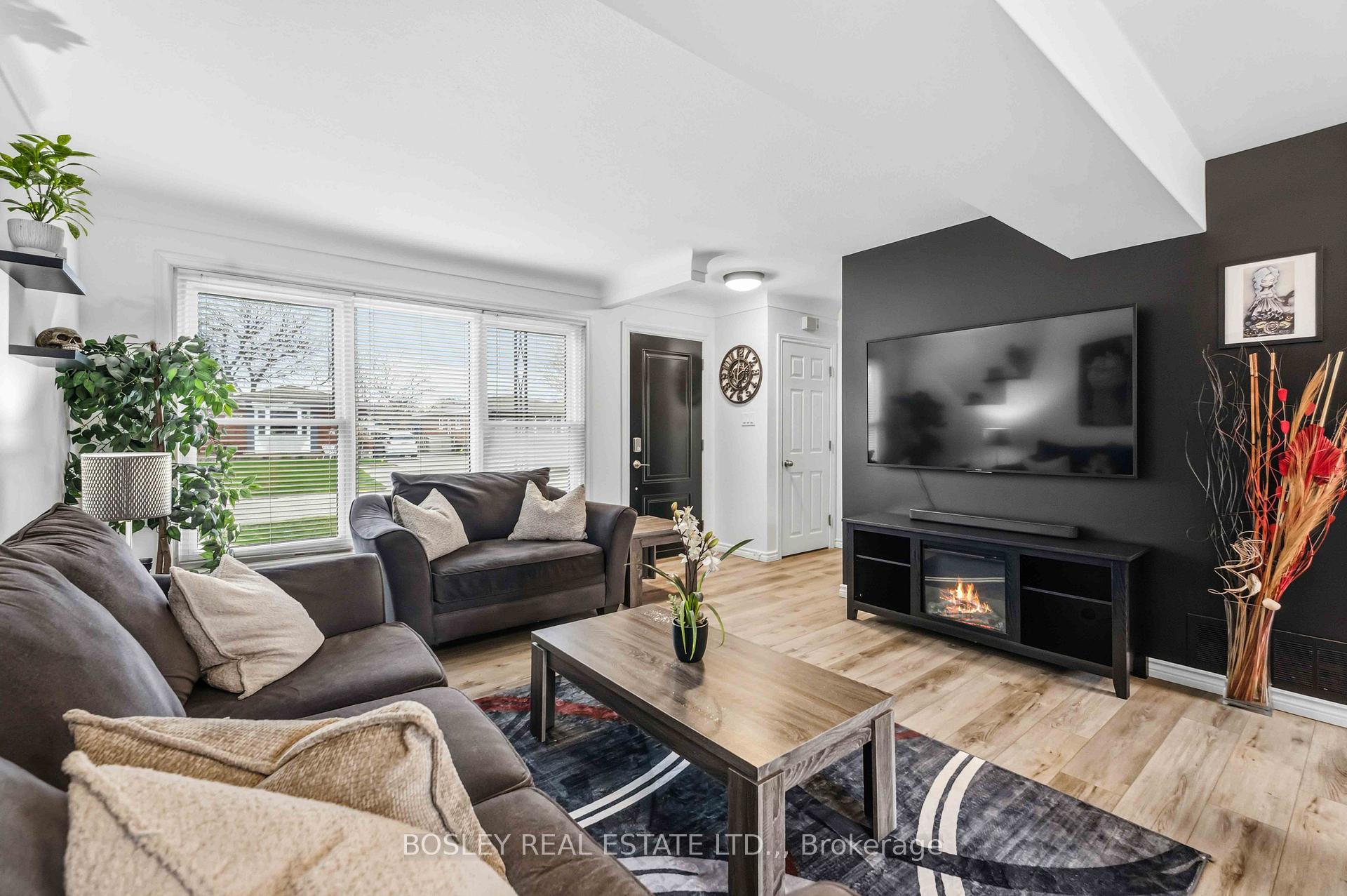 Photo 3 of 75 Wildwood Road, St. Catharines, Port Weller — HOMEH