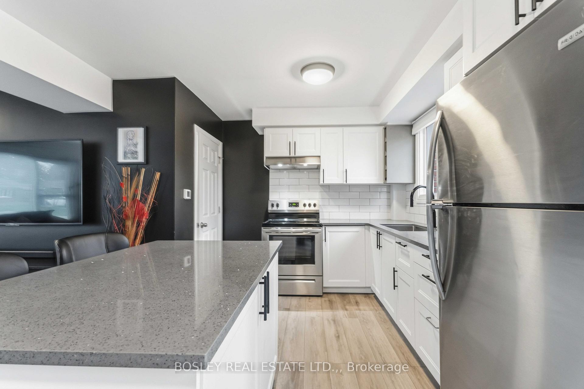 Photo 7 of 75 Wildwood Road, St. Catharines, Port Weller — HOMEH