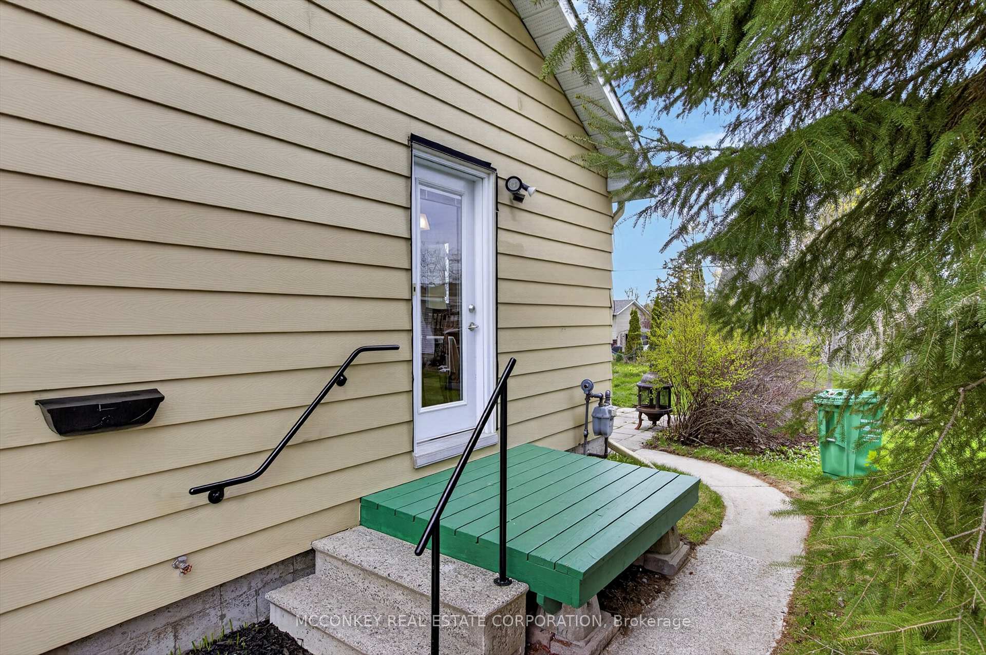Photo 14 of 834 Crowley Crescent, Peterborough, Monaghan Ward 2 — HOMEH