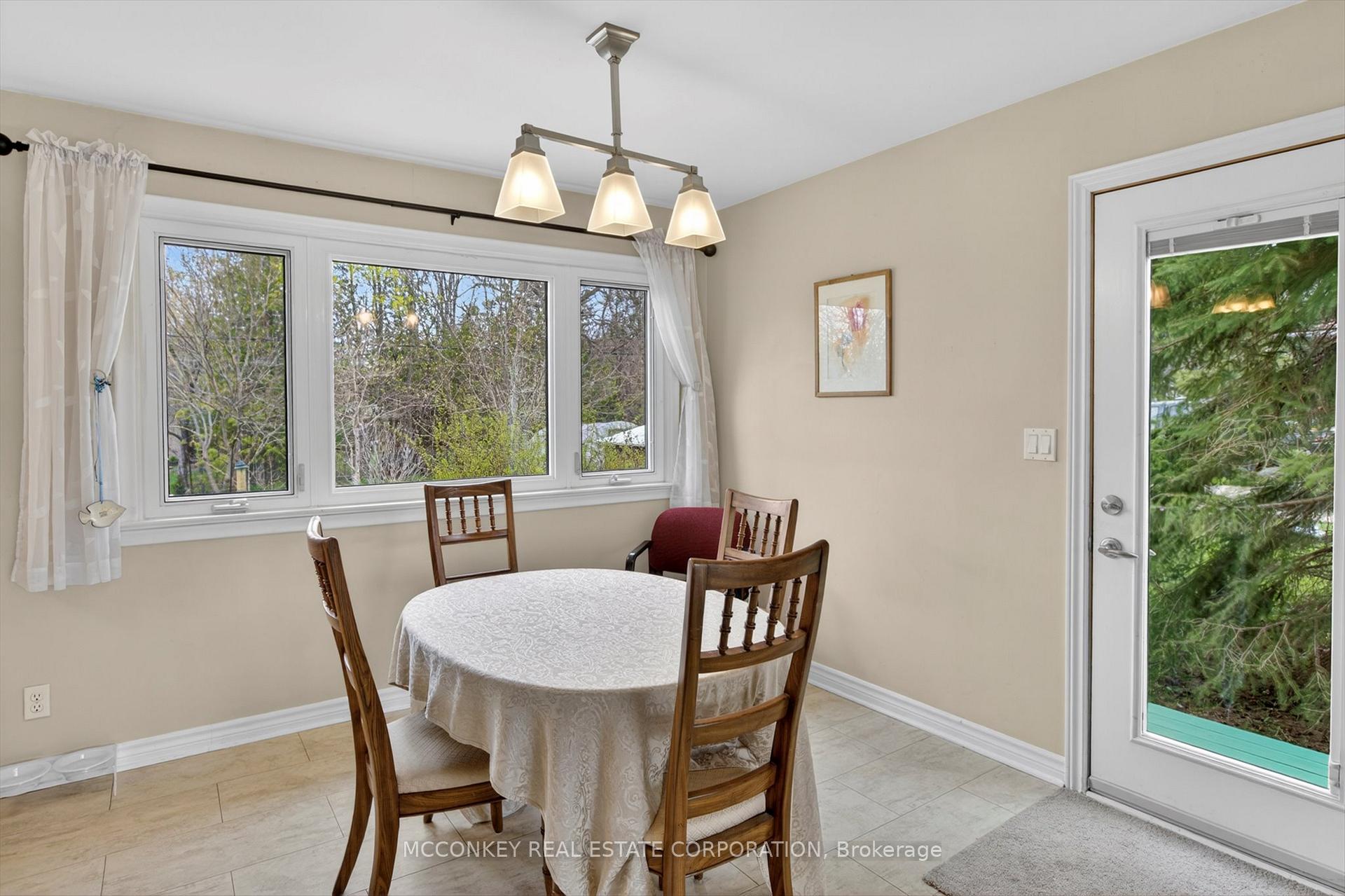 Photo 8 of 834 Crowley Crescent, Peterborough, Monaghan Ward 2 — HOMEH