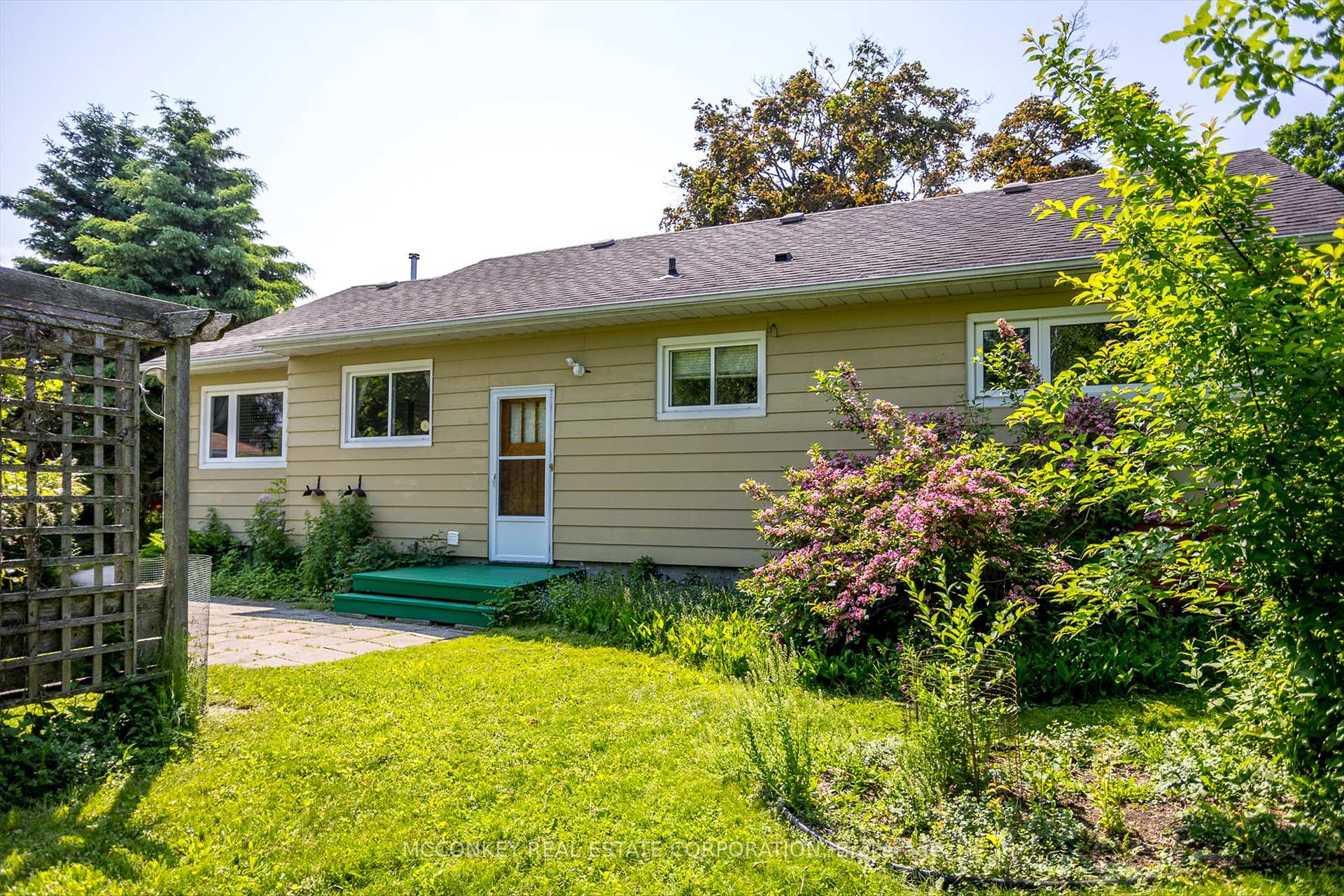 Photo 38 of 834 Crowley Crescent, Peterborough, Monaghan Ward 2 — HOMEH
