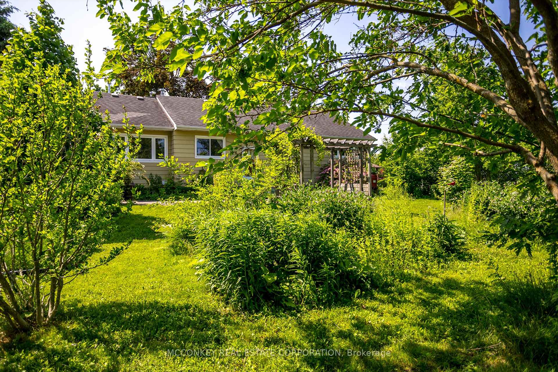 Photo 40 of 834 Crowley Crescent, Peterborough, Monaghan Ward 2 — HOMEH