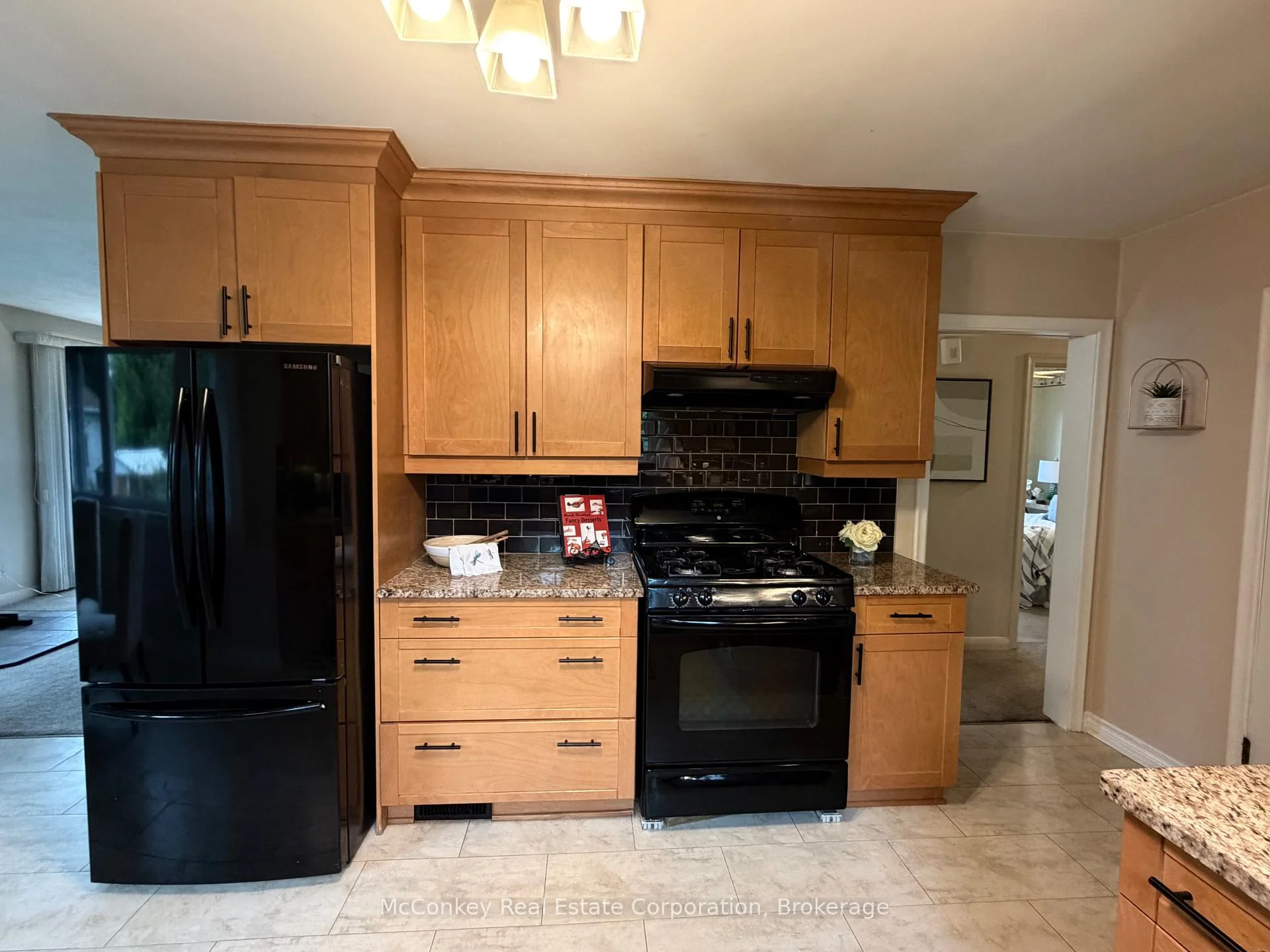 Photo 5 of 834 Crowley Crescent, Peterborough, Monaghan Ward 2 — HOMEH