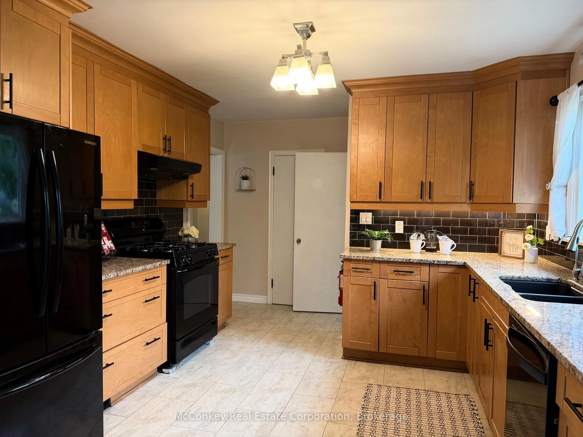 Photo 7 of 834 Crowley Crescent, Peterborough, Monaghan Ward 2 — HOMEH