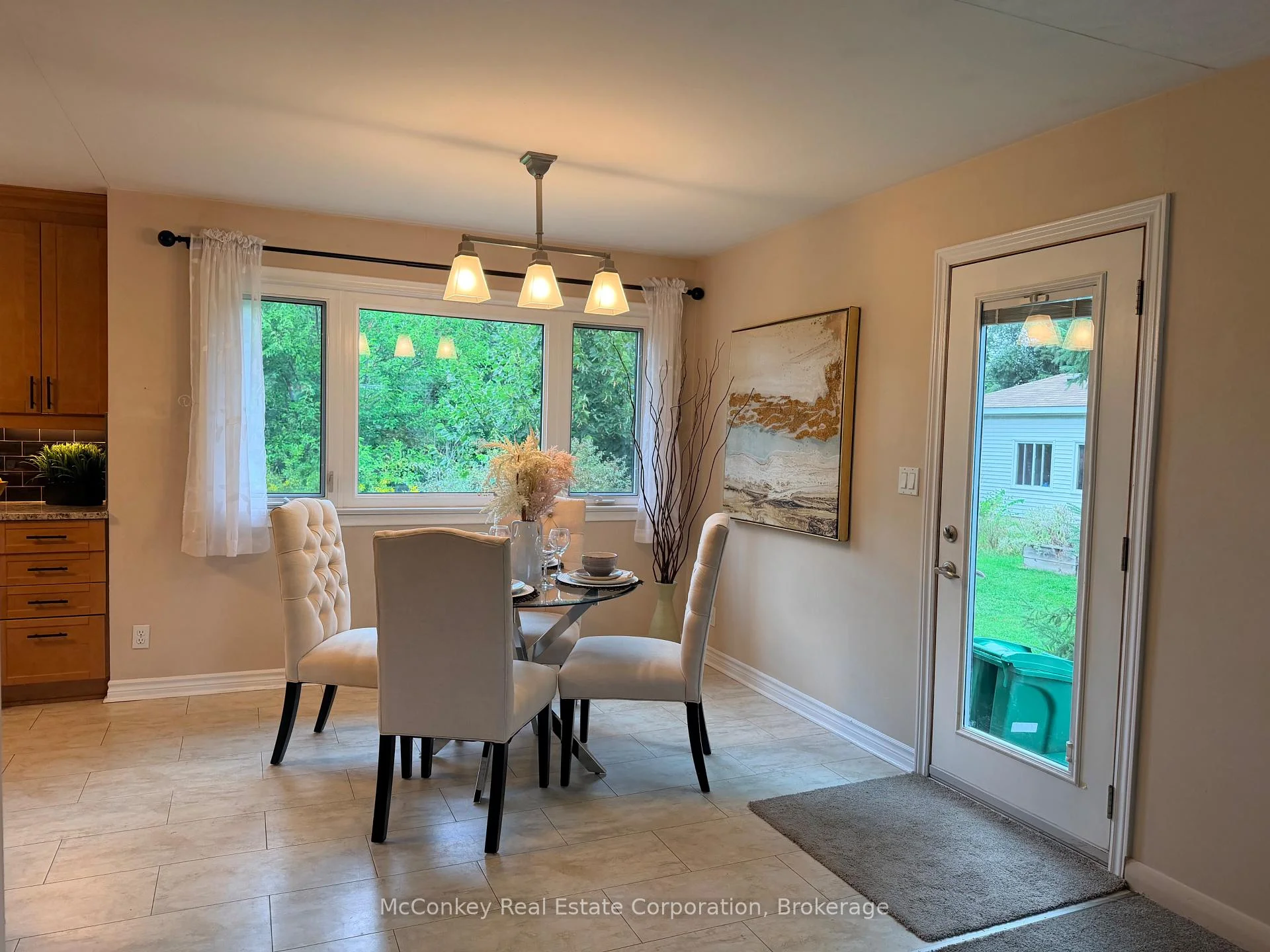 Photo 9 of 834 Crowley Crescent, Peterborough, Monaghan Ward 2 — HOMEH
