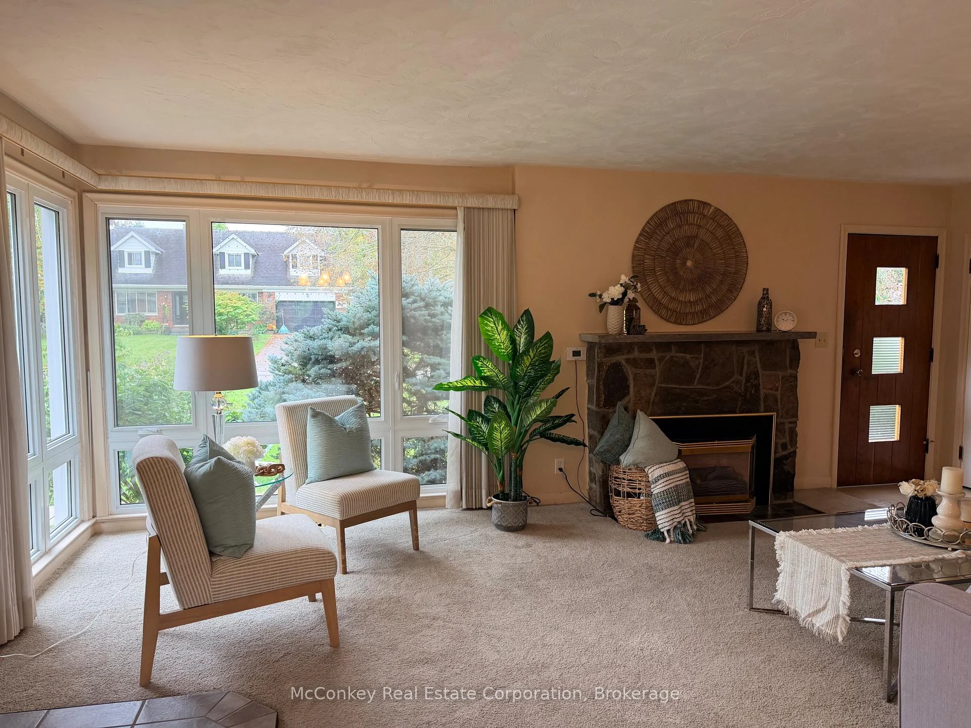 Photo 11 of 834 Crowley Crescent, Peterborough, Monaghan Ward 2 — HOMEH