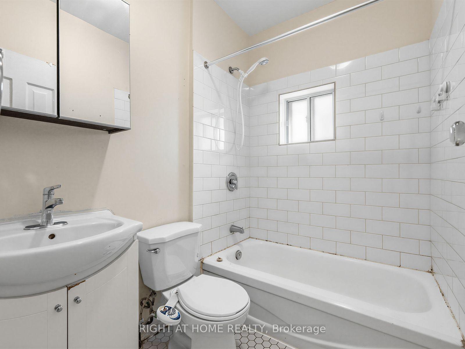 Photo 9 of 10 Havelock Street, Toronto, Dufferin Grove — HOMEH