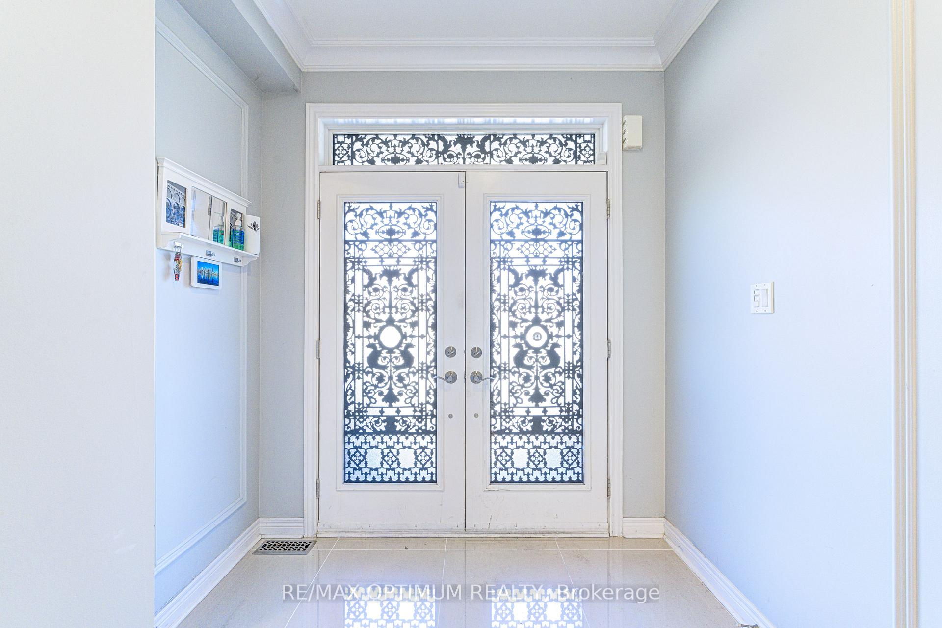 Photo 4 of 120 Canary Close, Brampton, Credit Valley — HOMEH