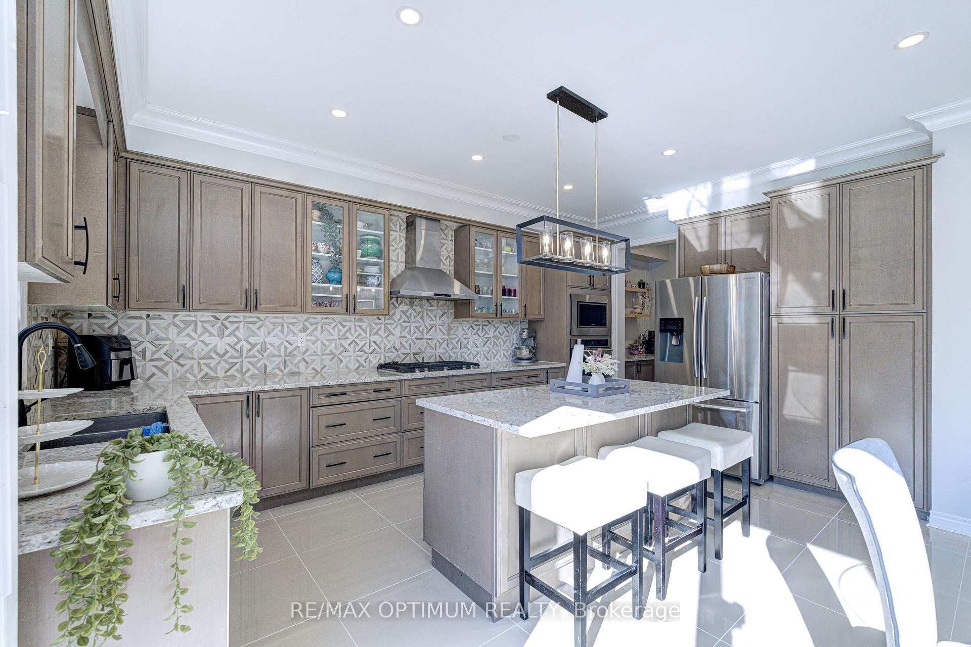 Photo 16 of 120 Canary Close, Brampton, Credit Valley — HOMEH
