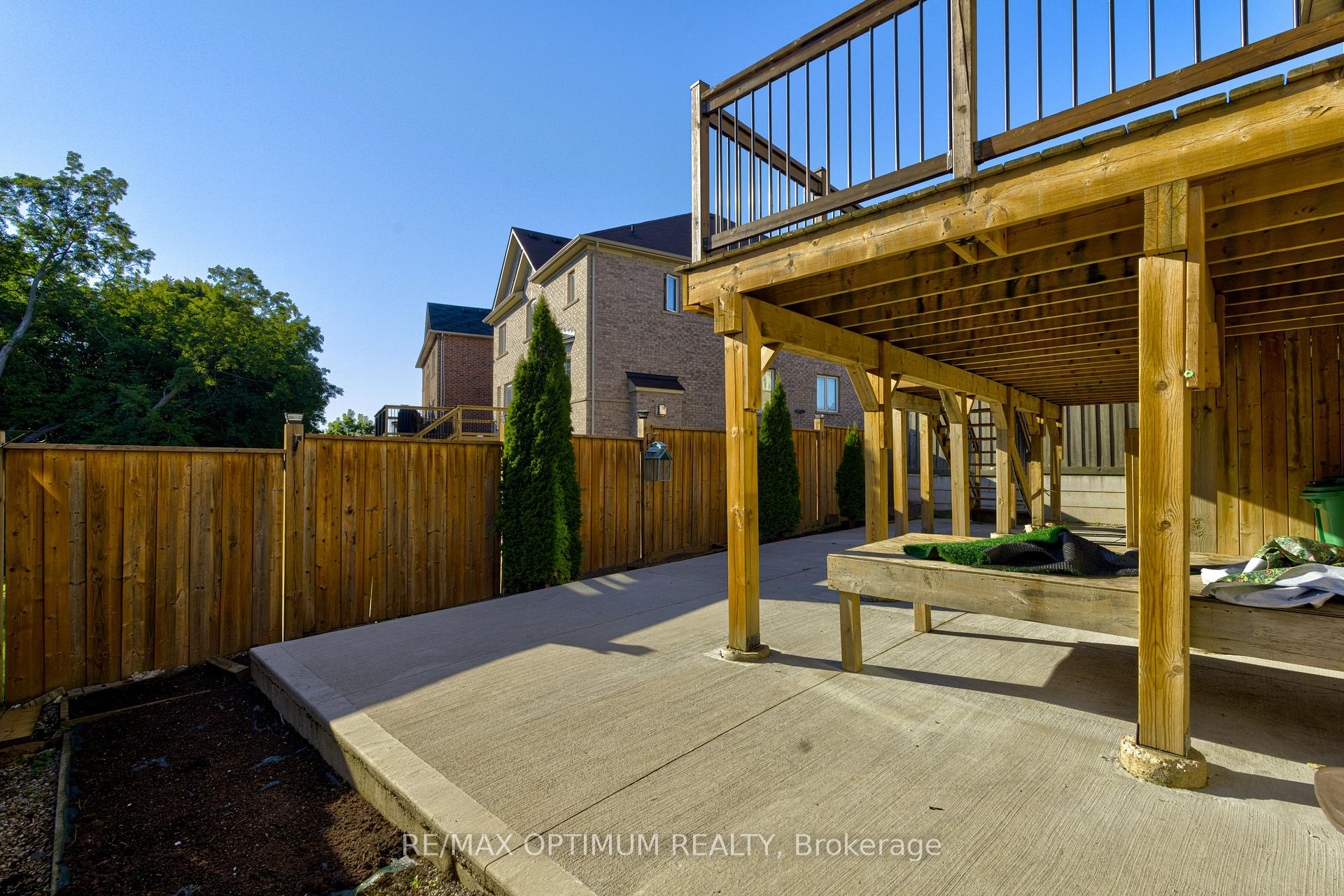 Photo 48 of 120 Canary Close, Brampton, Credit Valley — HOMEH