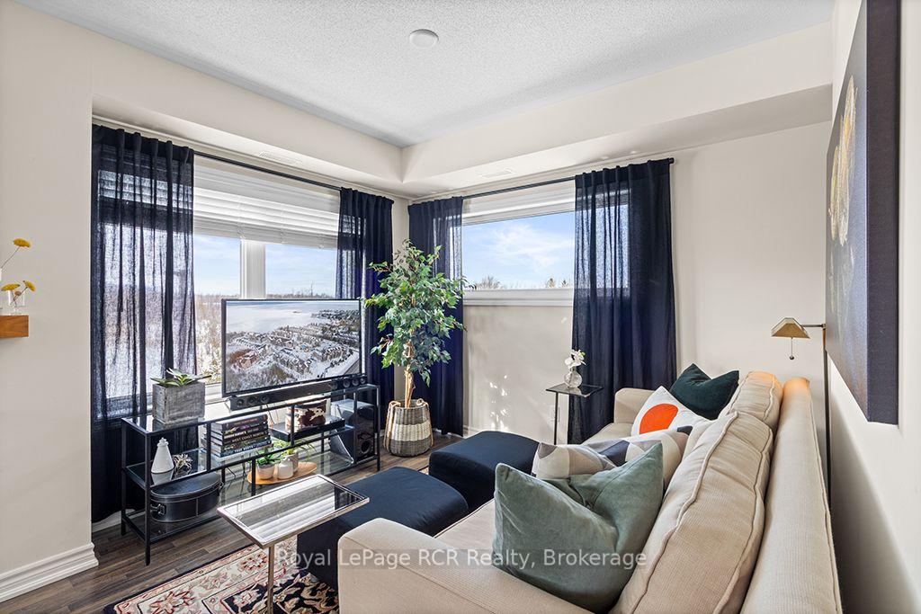 Photo 12 of 7 Anchorage Crescent, Collingwood — HOMEH