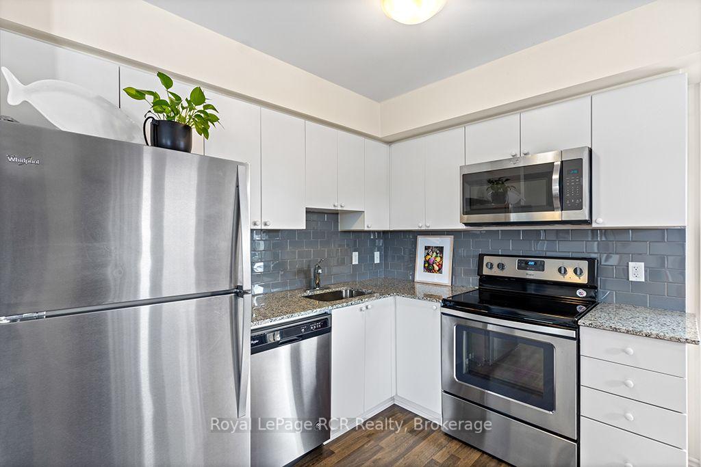 Photo 13 of 7 Anchorage Crescent, Collingwood — HOMEH