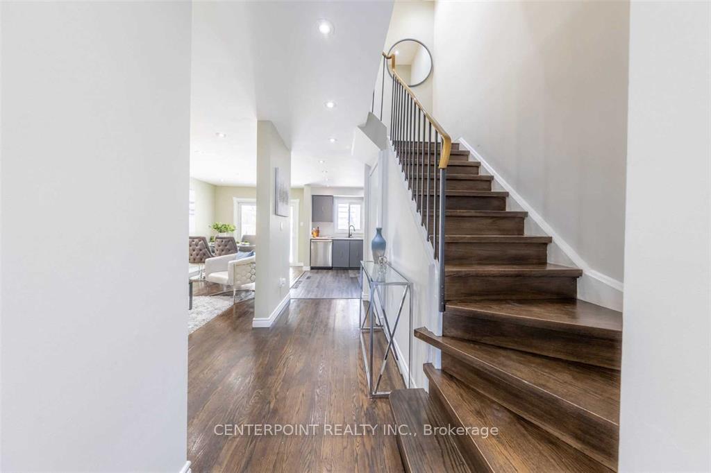 Photo 2 of 120 Dunbar Crescent, Markham, Milliken Mills East — HOMEH