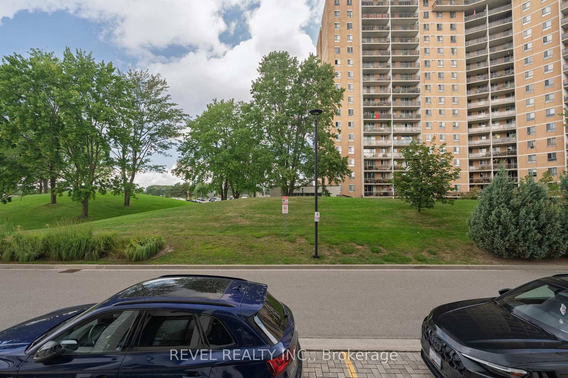 Photo 38 of Unit 108, 136 Widdicombe Hill Boulevard, Etobicoke, Willowridge-Martingrove-Richview — HOMEH