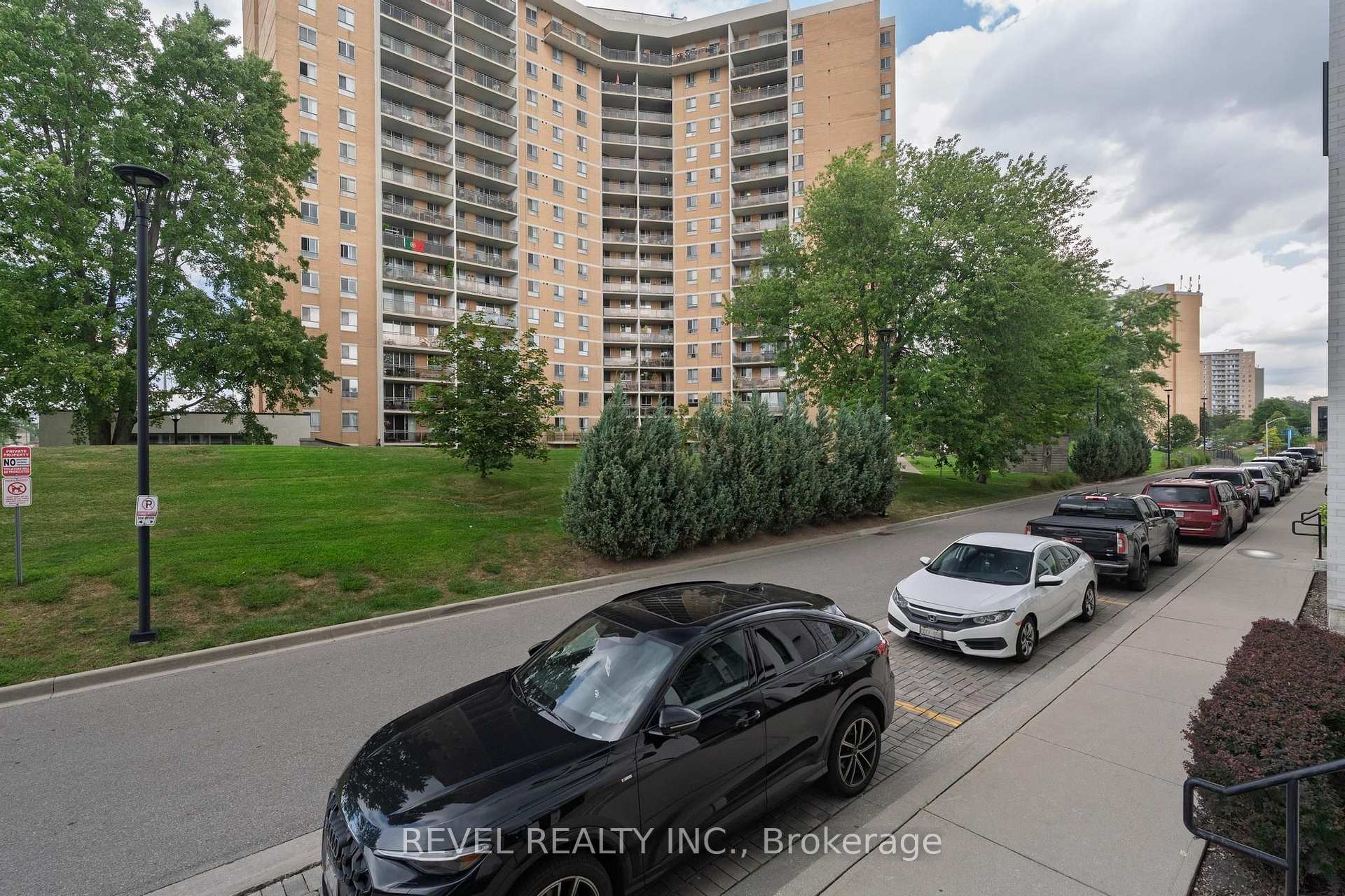 Photo 39 of Unit 108, 136 Widdicombe Hill Boulevard, Etobicoke, Willowridge-Martingrove-Richview — HOMEH