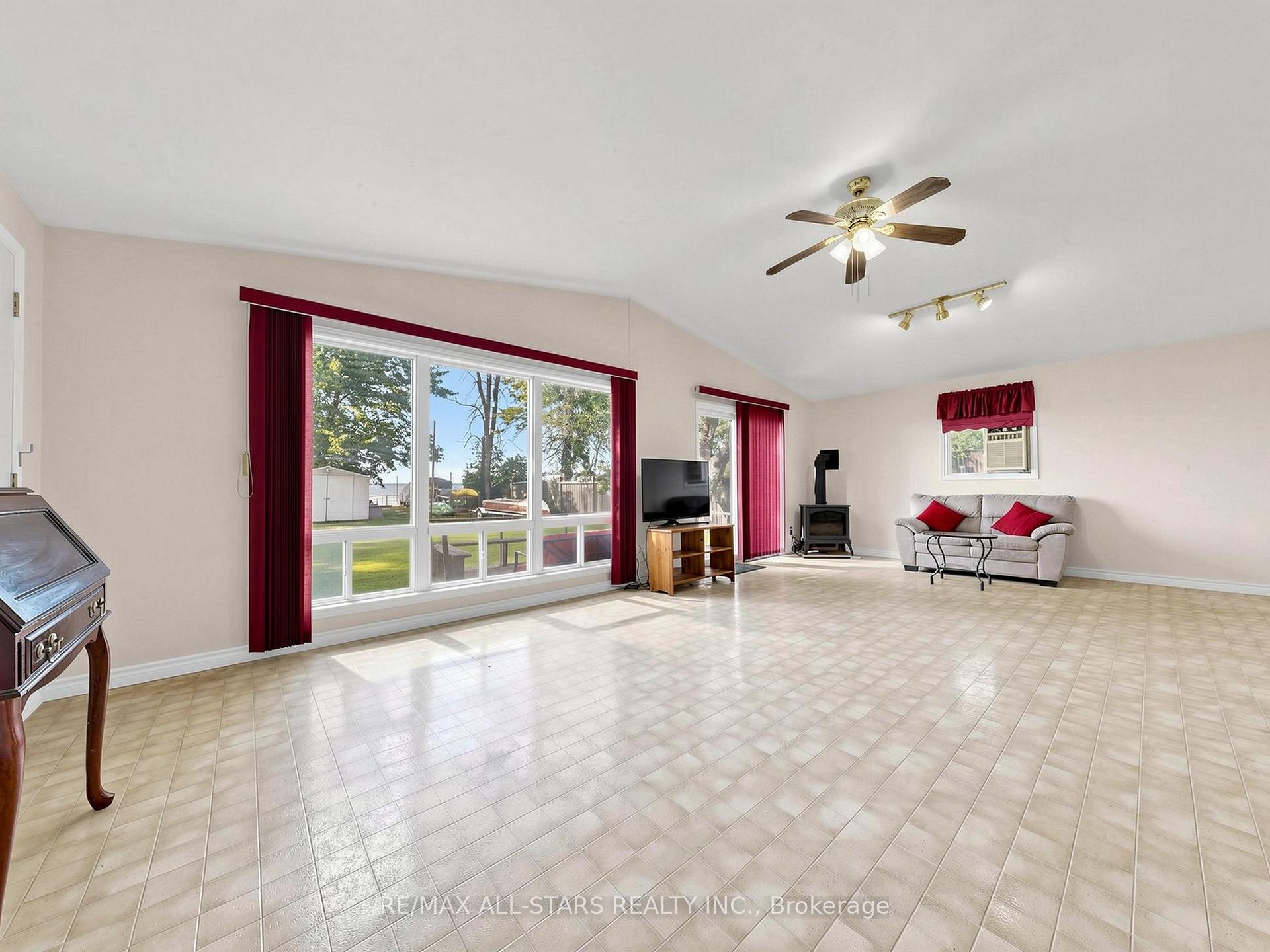 Photo 5 of 62 Irving Drive, Georgina, Pefferlaw — HOMEH
