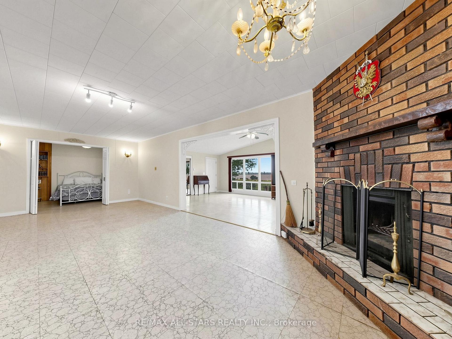 Photo 9 of 62 Irving Drive, Georgina, Pefferlaw — HOMEH