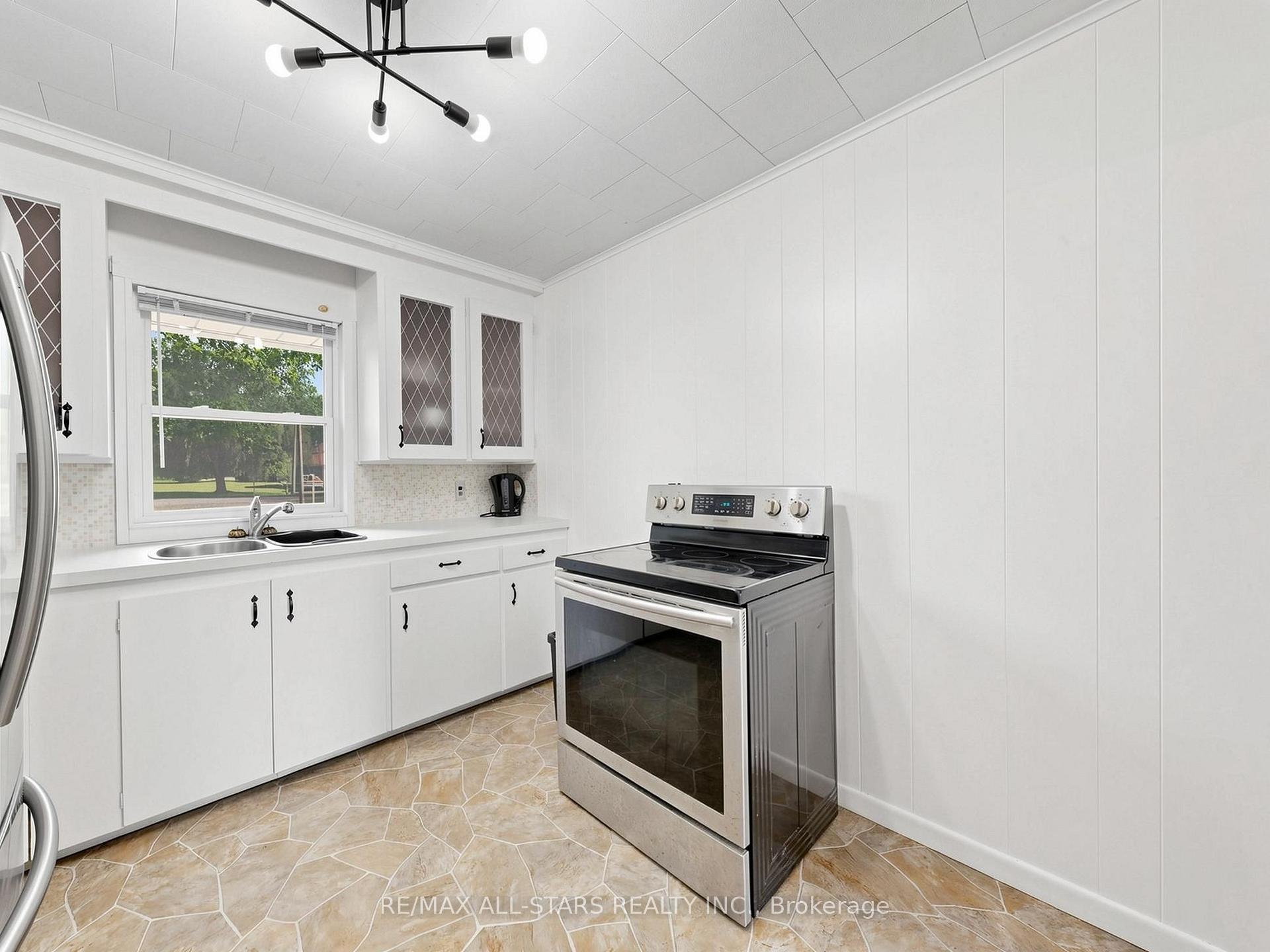 Photo 14 of 62 Irving Drive, Georgina, Pefferlaw — HOMEH
