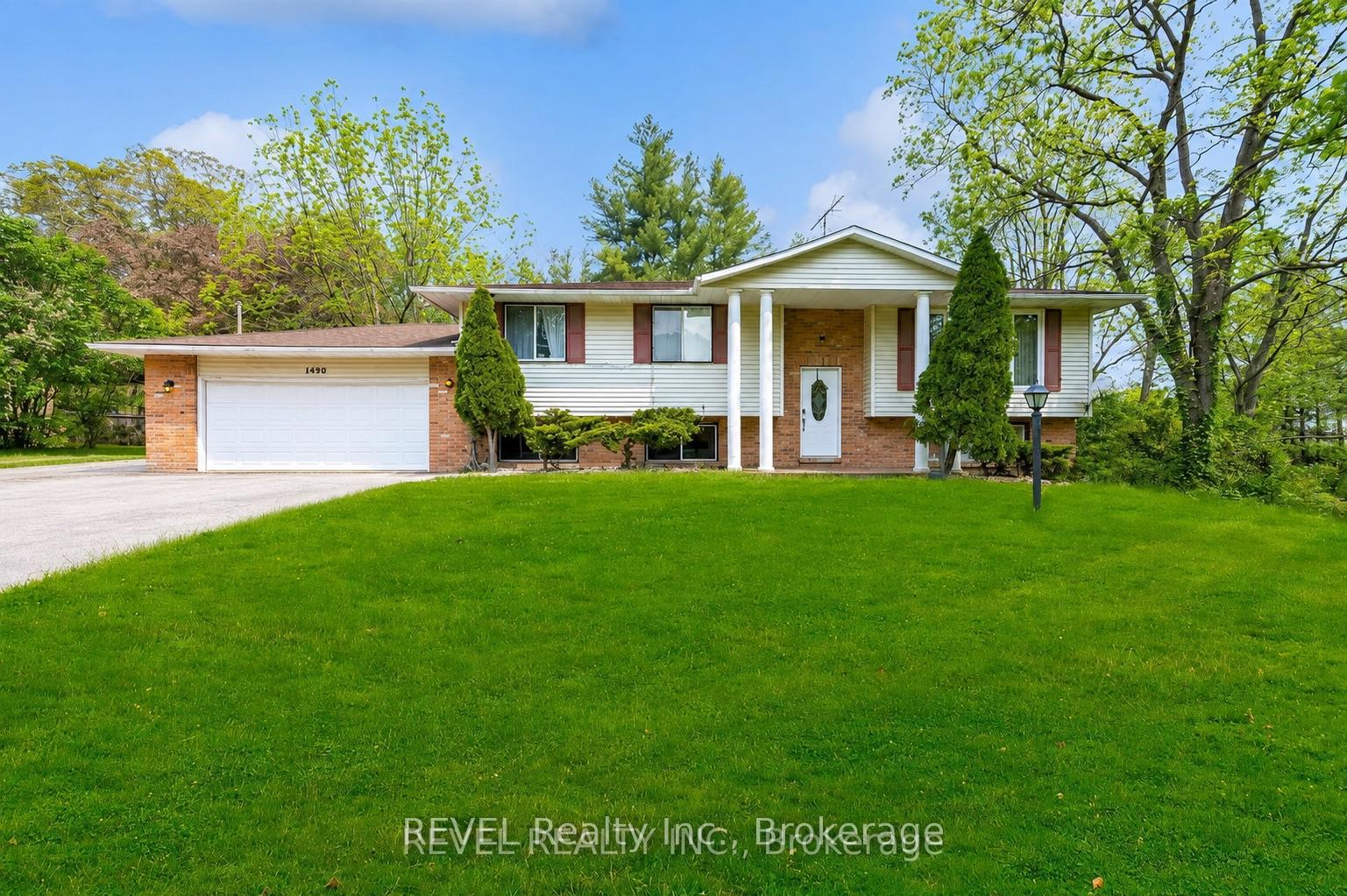 Front of 1490 York Road