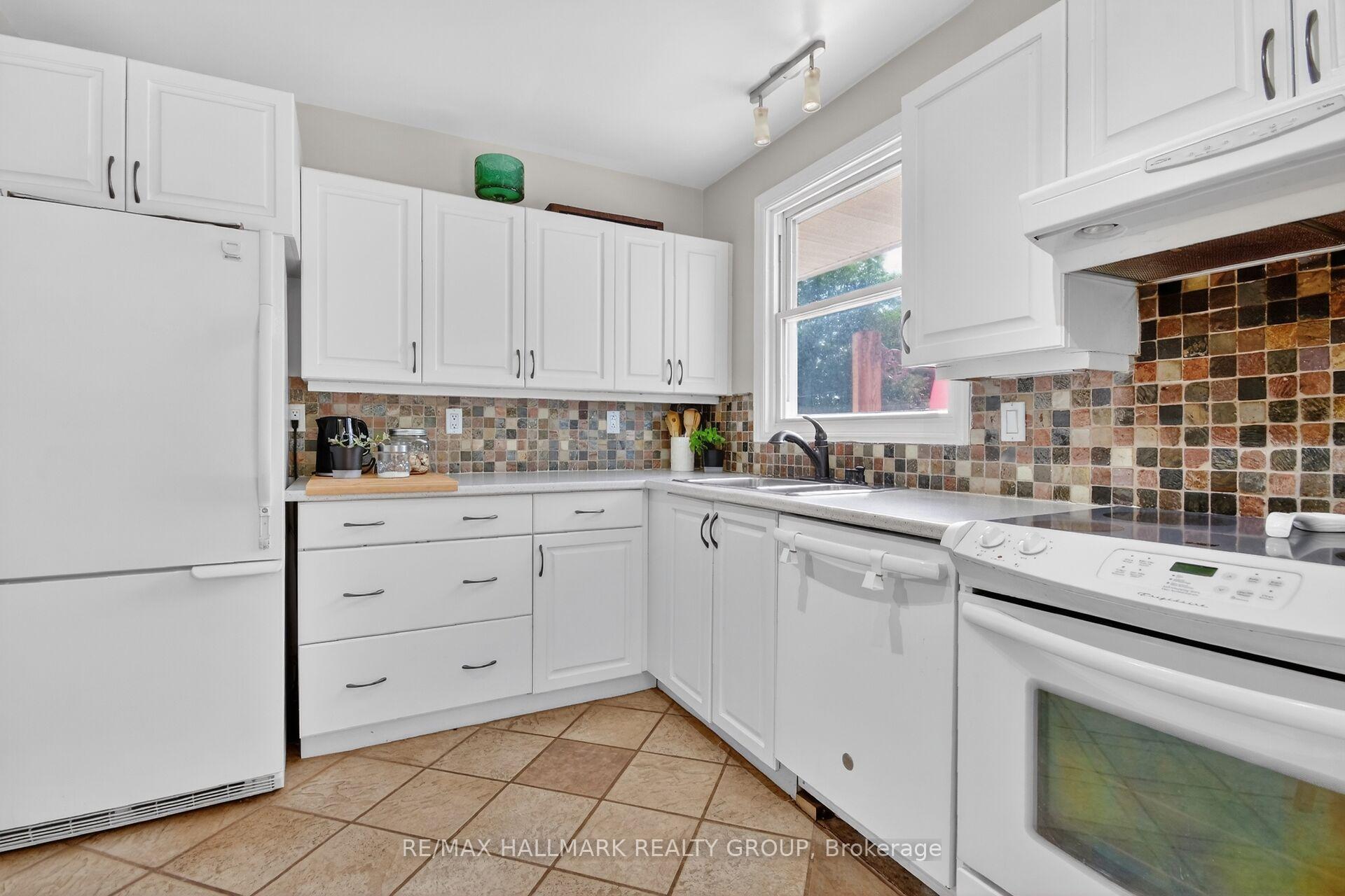 Photo 14 of 2966 Linton Road, Ottawa, Riverside Park South — HOMEH