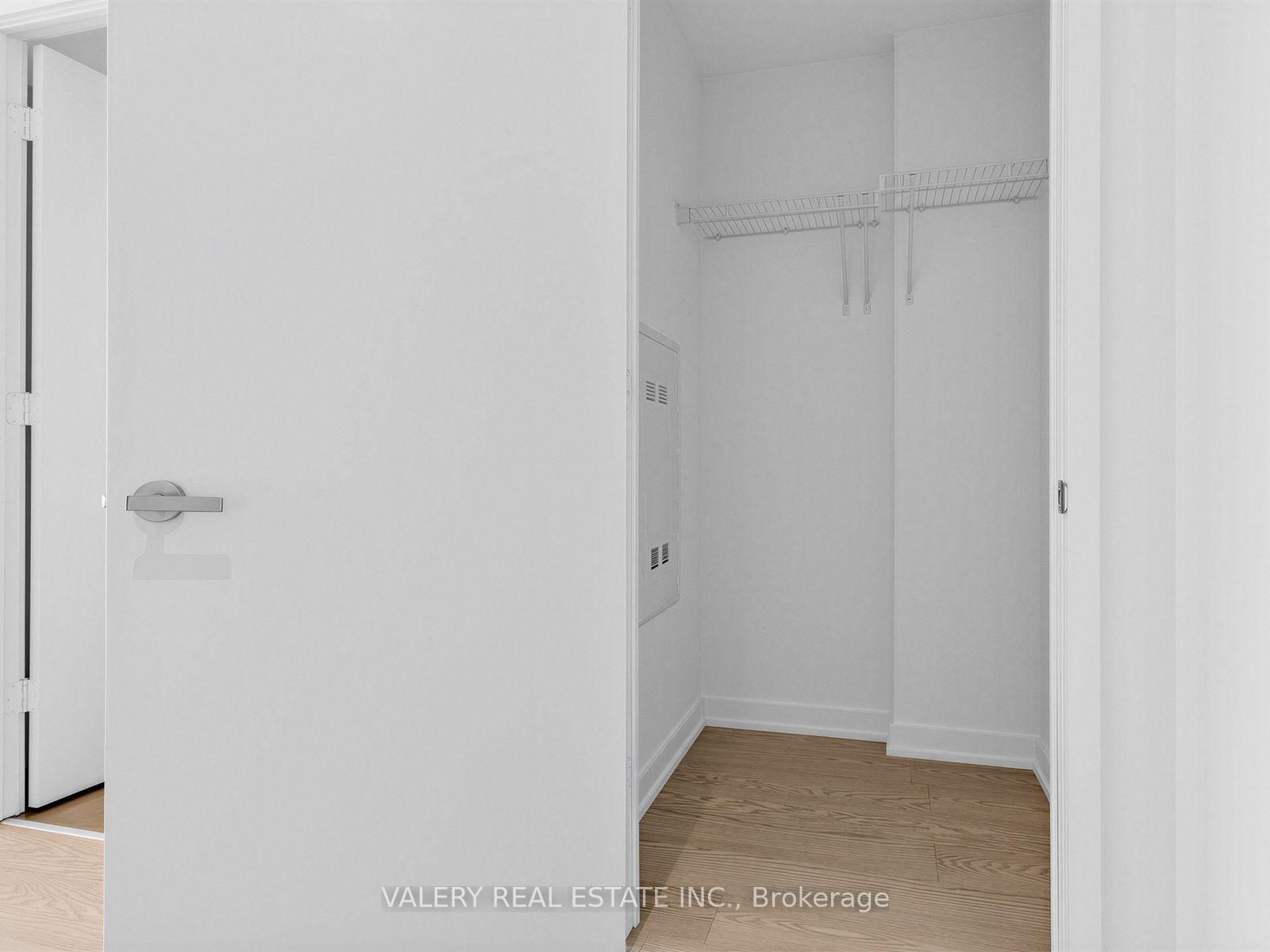Photo 4 of Unit 516, 448 Burnhamthorpe Road W, Mississauga, Sheridan — HOMEH