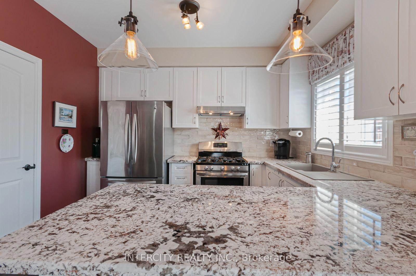 Photo 13 of 1359 Dallman Street, Innisfil, Lefroy — HOMEH