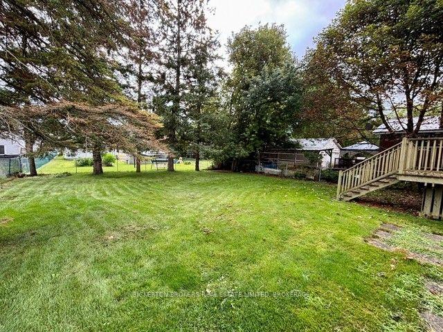 Photo 5 of 355 Oak Street, Gananoque, Gananoque — HOMEH