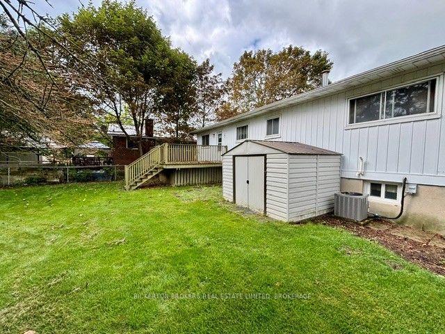 Photo 6 of 355 Oak Street, Gananoque, Gananoque — HOMEH