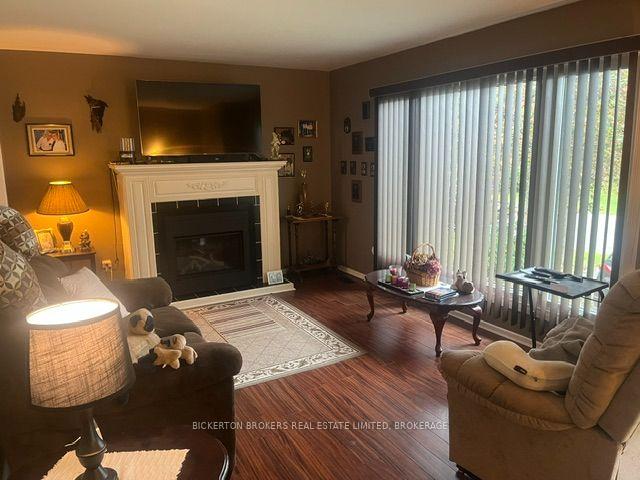 Photo 10 of 355 Oak Street, Gananoque, Gananoque — HOMEH