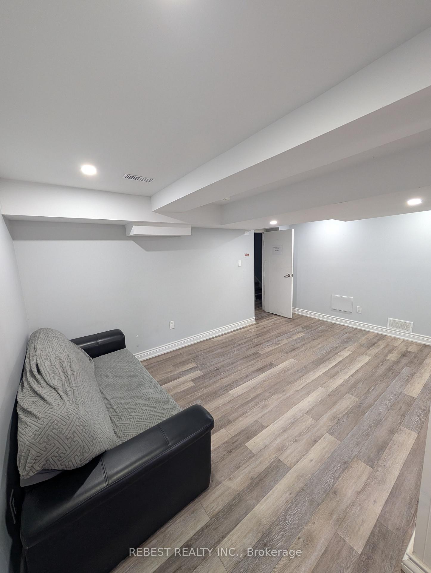 Photo 7 of Unit Basement, 2 Trillium Court, Brampton, Northgate — HOMEH
