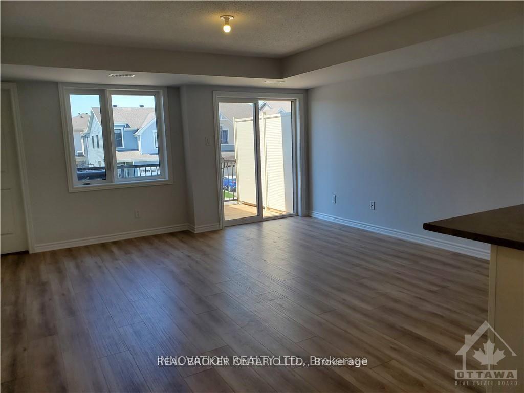 Photo 6 of 719 Rouncey Road, Ottawa, Kanata - Emerald Meadows/Trailwest — HOMEH
