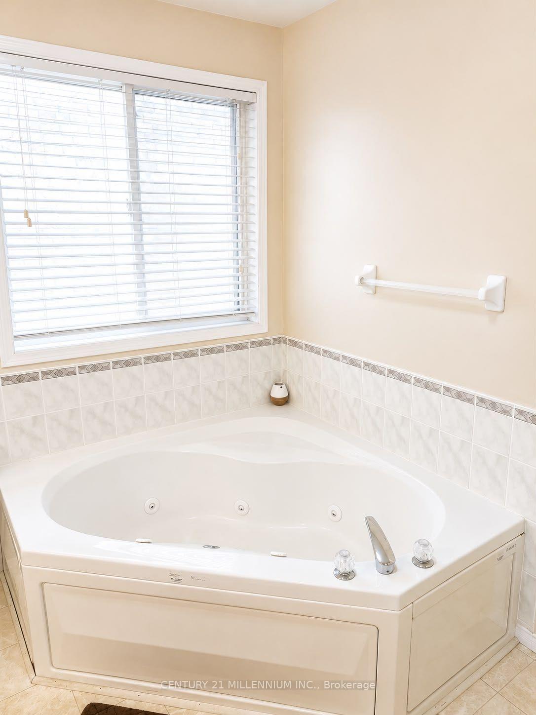 Photo 13 of 89 Masters Drive, Barrie, East Bayfield — HOMEH
