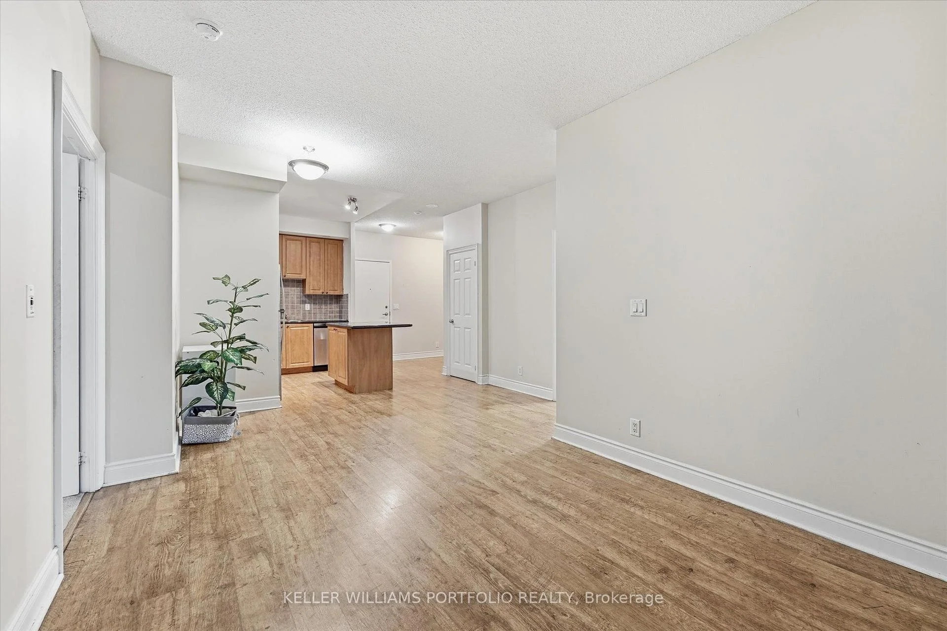 Photo 12 of Unit 133, 33 Cox Boulevard, Markham, Unionville — HOMEH