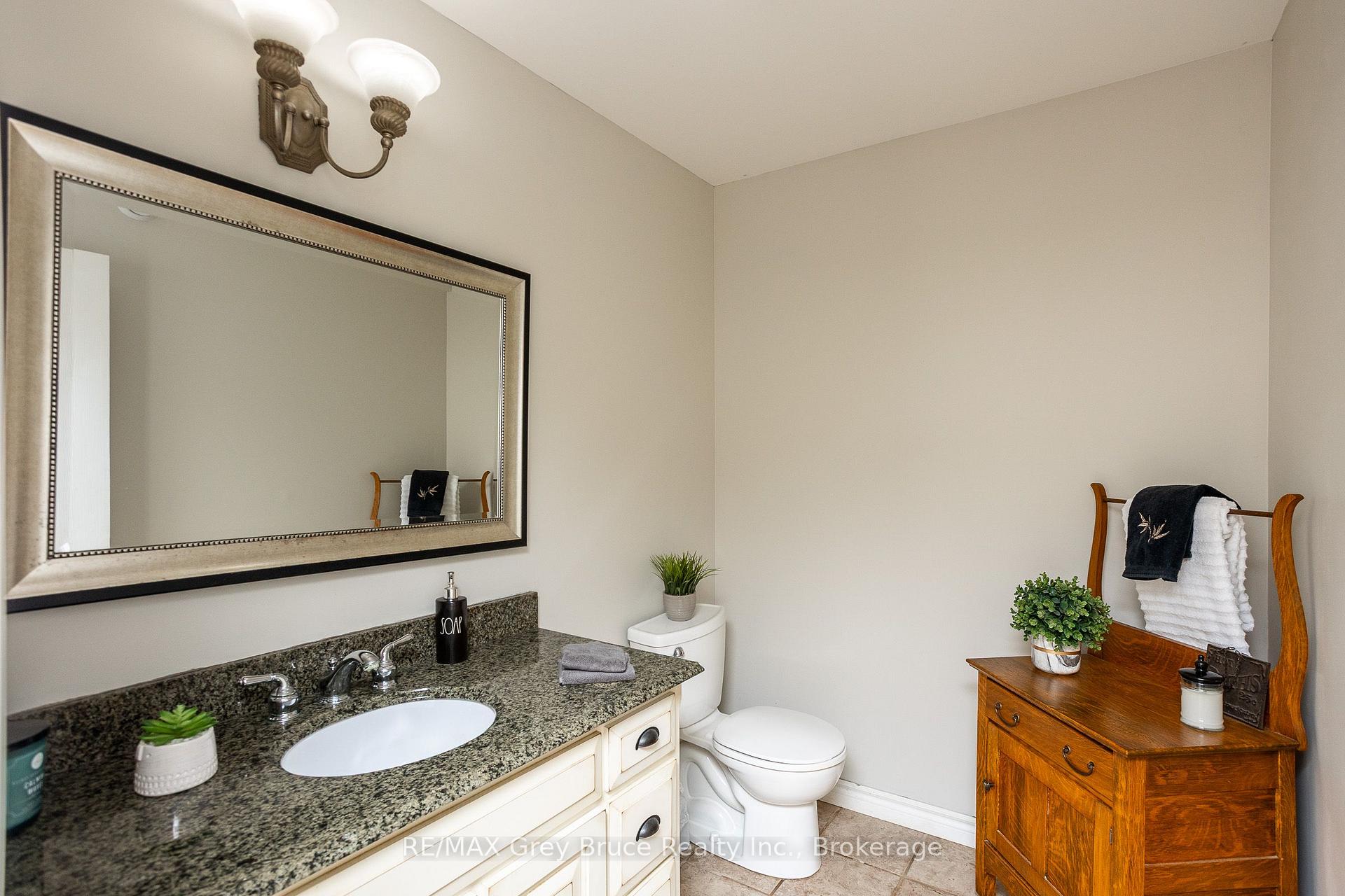 Photo 25 of 122152 Sideroad 12, Georgian Bluffs — HOMEH