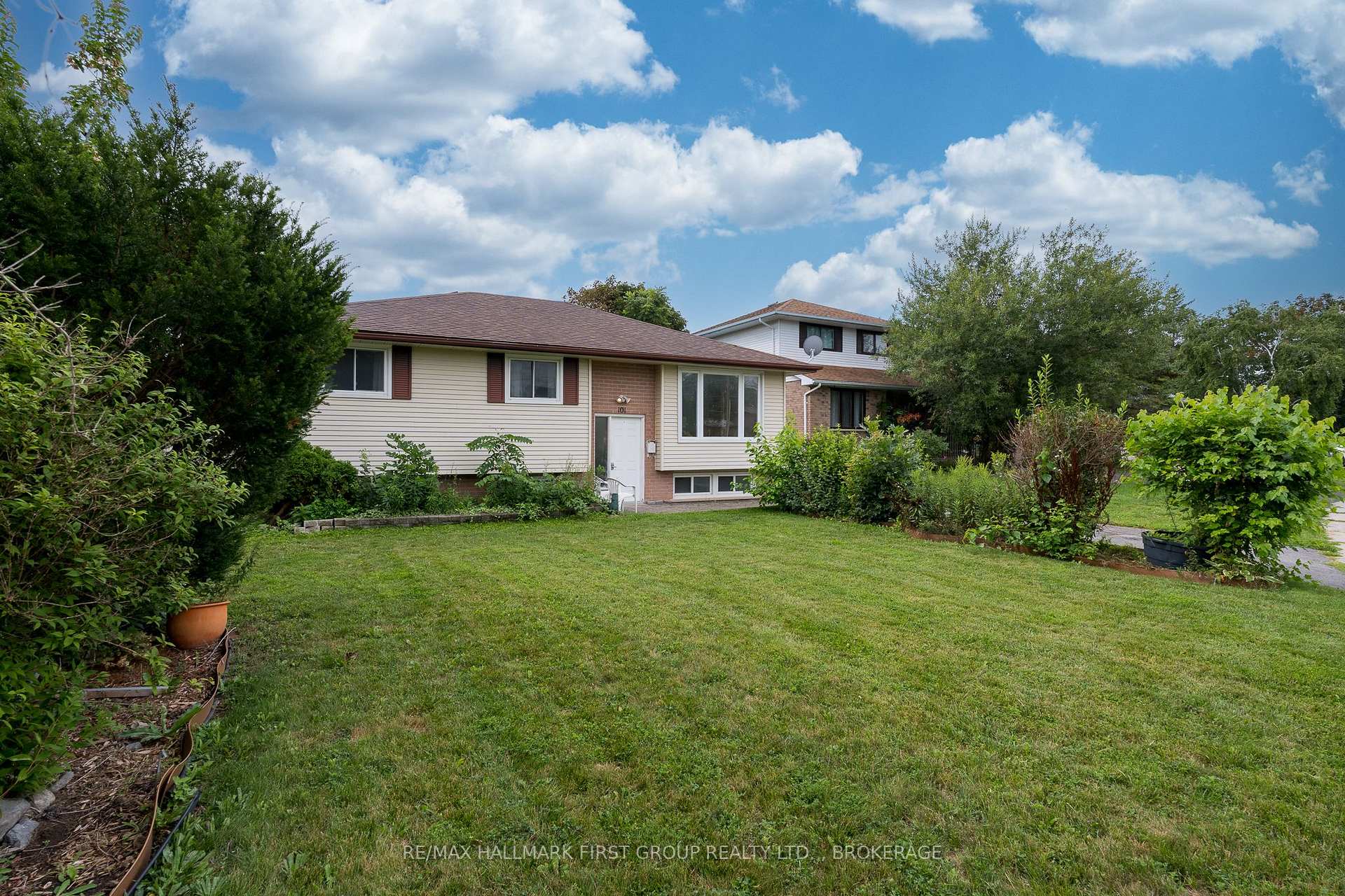 Photo 2 of 101 Cascade Boulevard, Belleville, Belleville Ward — HOMEH
