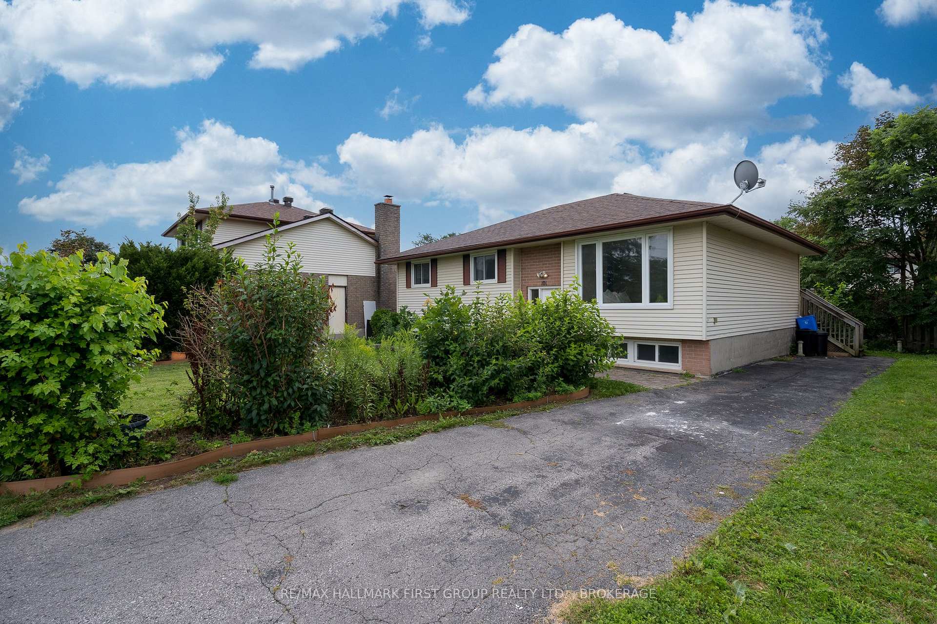Photo 3 of 101 Cascade Boulevard, Belleville, Belleville Ward — HOMEH