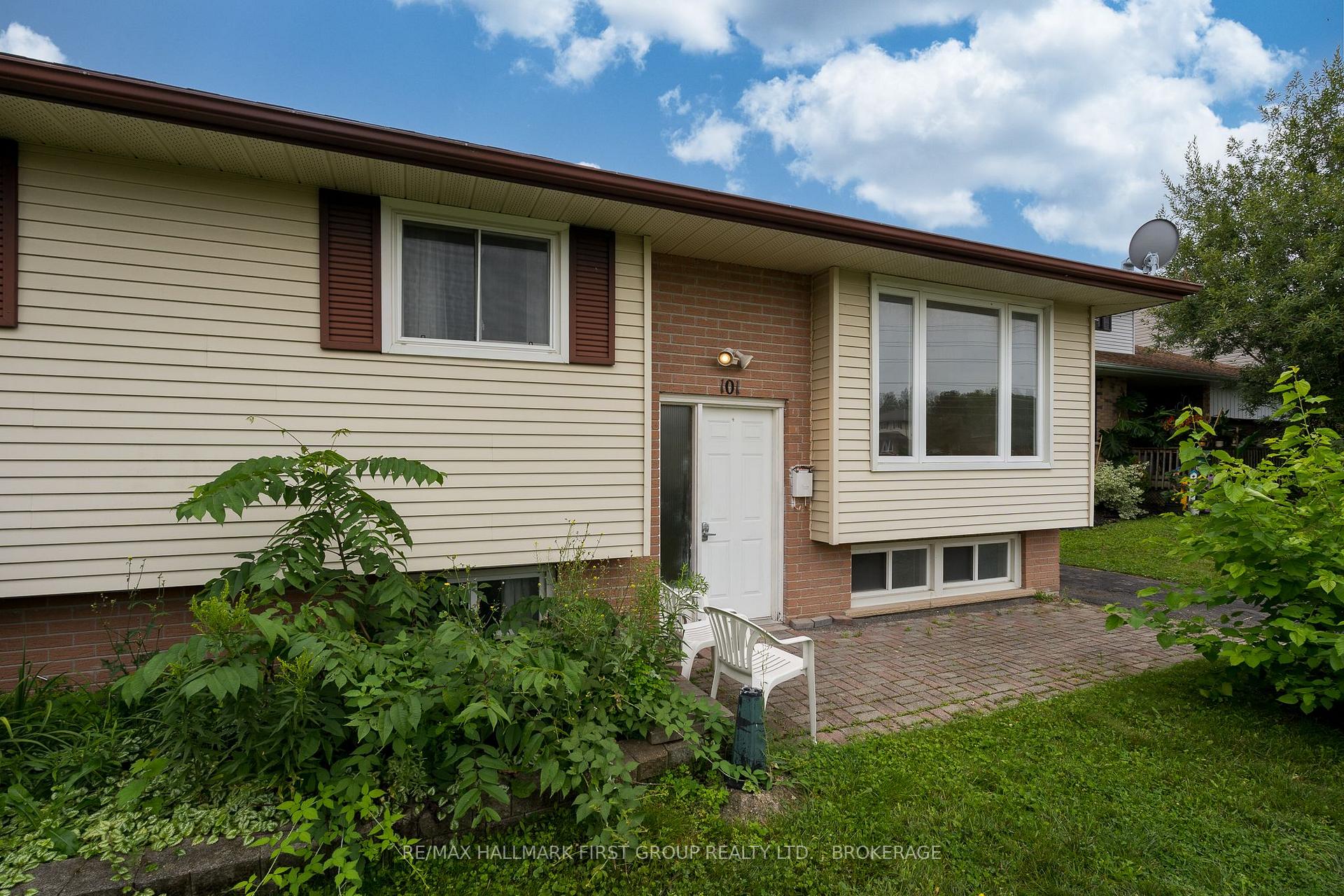 Photo 5 of 101 Cascade Boulevard, Belleville, Belleville Ward — HOMEH