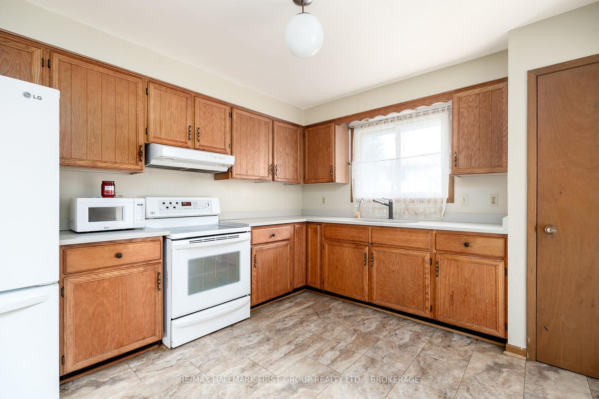Photo 13 of 101 Cascade Boulevard, Belleville, Belleville Ward — HOMEH