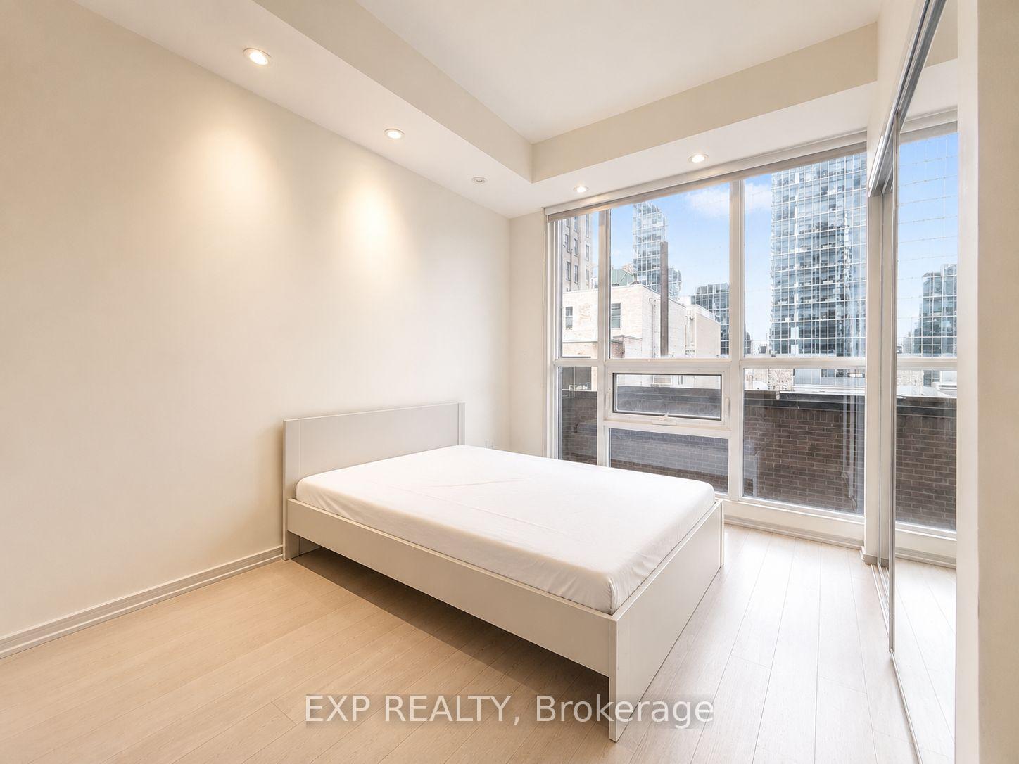 Photo 4 of Unit 1406, 70 Temperance Street, Toronto, Bay Street Corridor — HOMEH