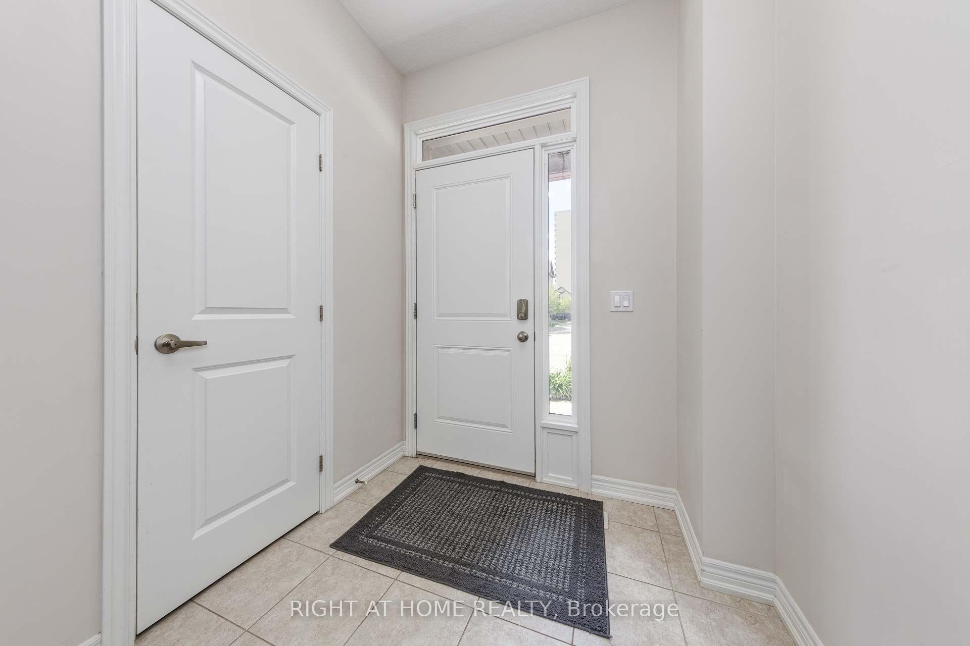 Photo 3 of 71 Southshore Crescent, Hamilton, Lakeshore — HOMEH