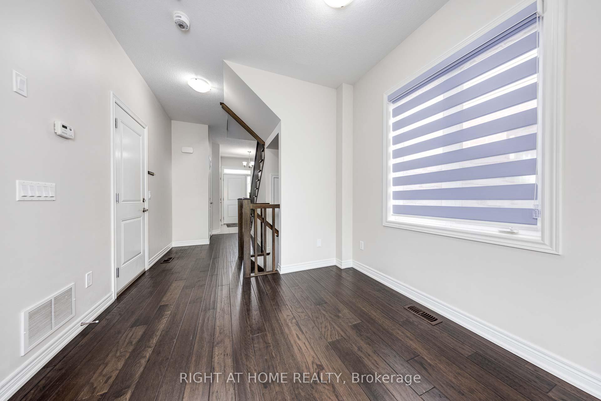 Photo 5 of 71 Southshore Crescent, Hamilton, Lakeshore — HOMEH