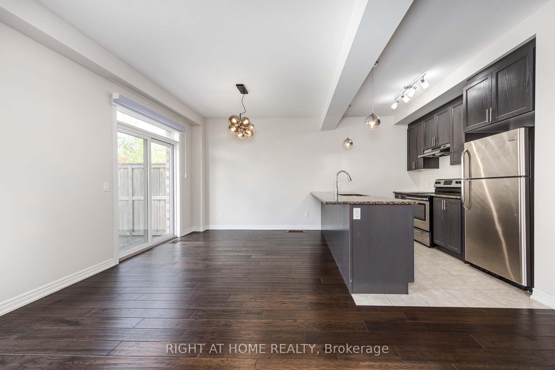 Photo 8 of 71 Southshore Crescent, Hamilton, Lakeshore — HOMEH