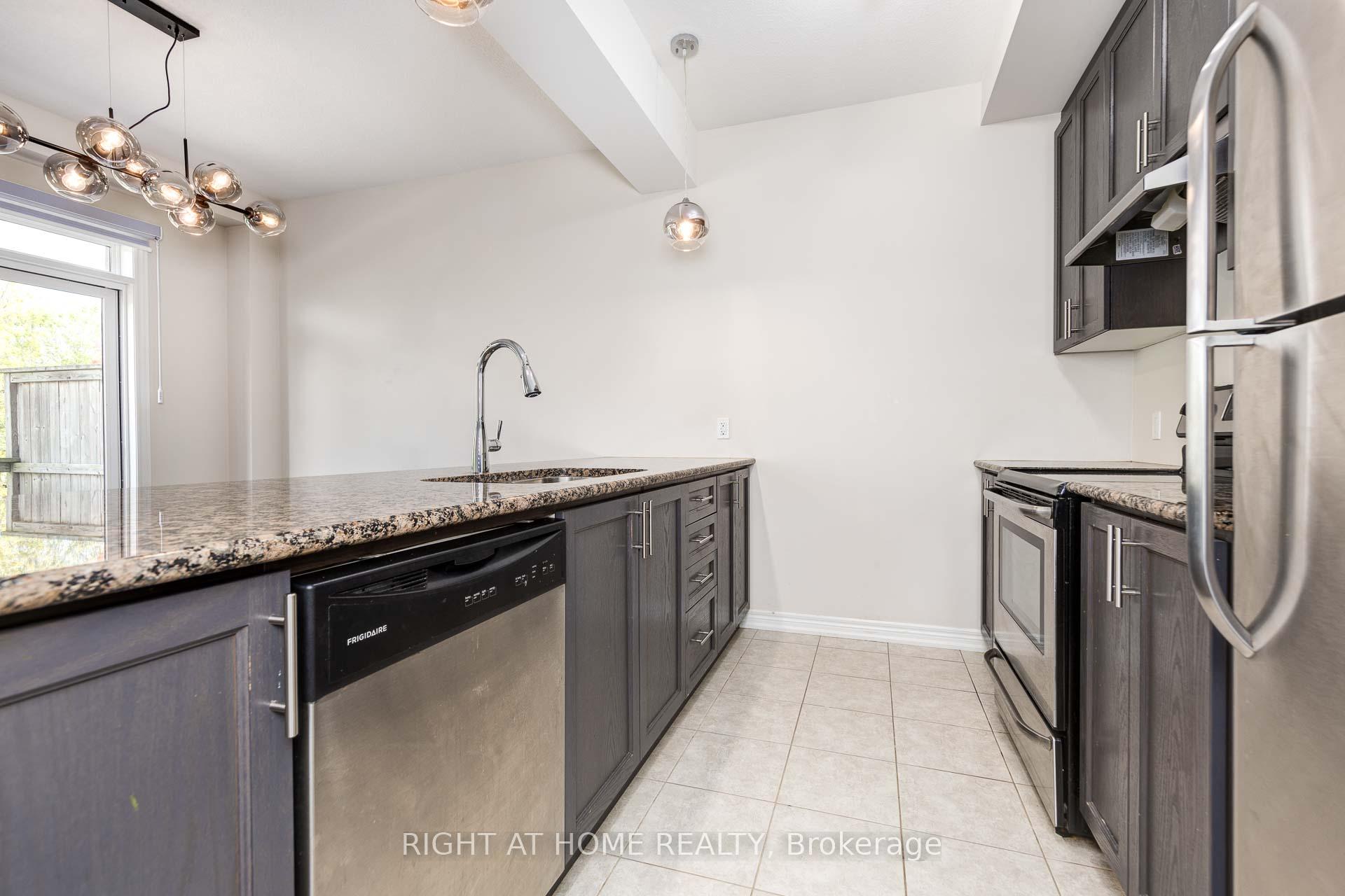 Photo 9 of 71 Southshore Crescent, Hamilton, Lakeshore — HOMEH